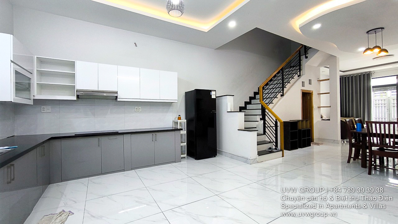 4BR, 4BA house for rent near Thai Ly Street, Thao Dien. 5x20m, 3 levels + attic, Northeast-facing. Rent: 45 million/month.