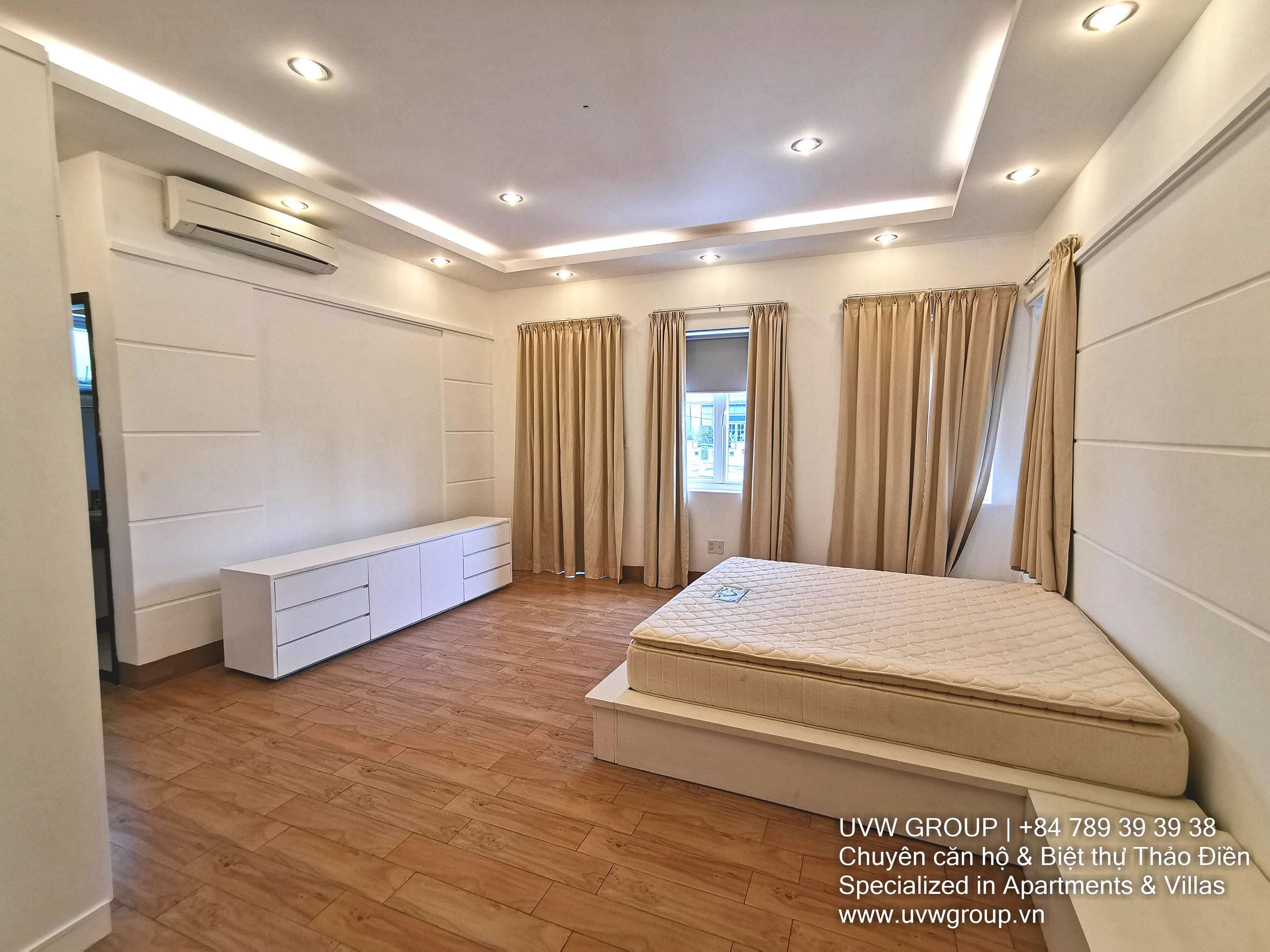 Fully furnished 5-bedroom luxury villa for rent in Thao Dien with 450m² area