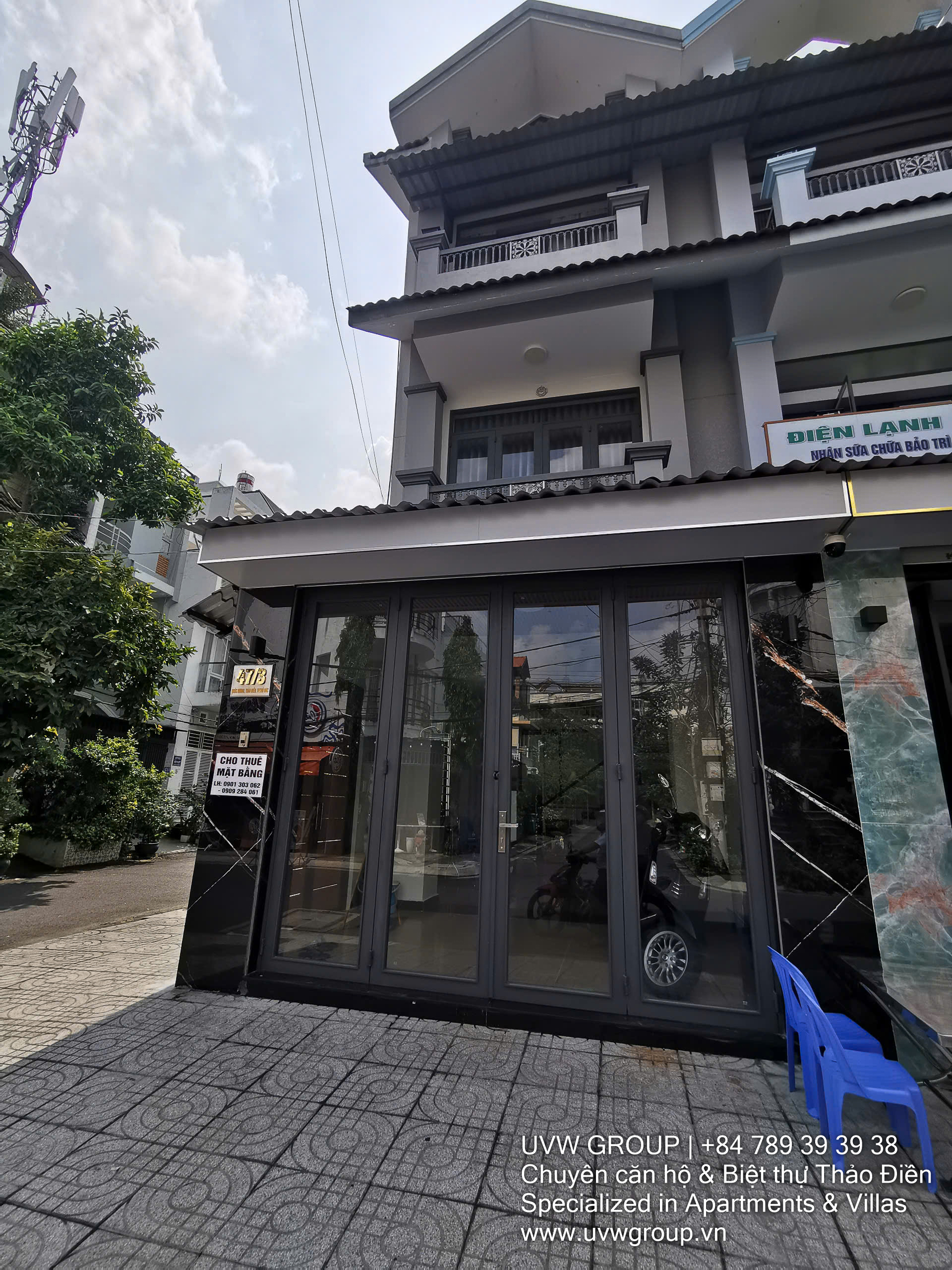 Shop for rent in Thao Dien, prime commercial frontage on busy street