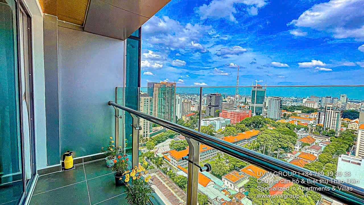 Luxury corner apartment with city view for sale at Vincom Center Le Thanh Ton, District 1