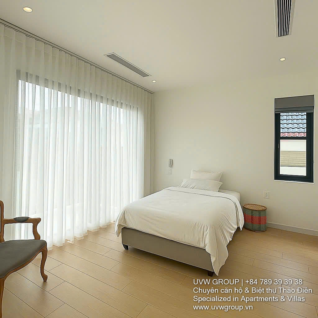 Modern riverside villa for rent in Thao Dien with 4 bedrooms and large garden