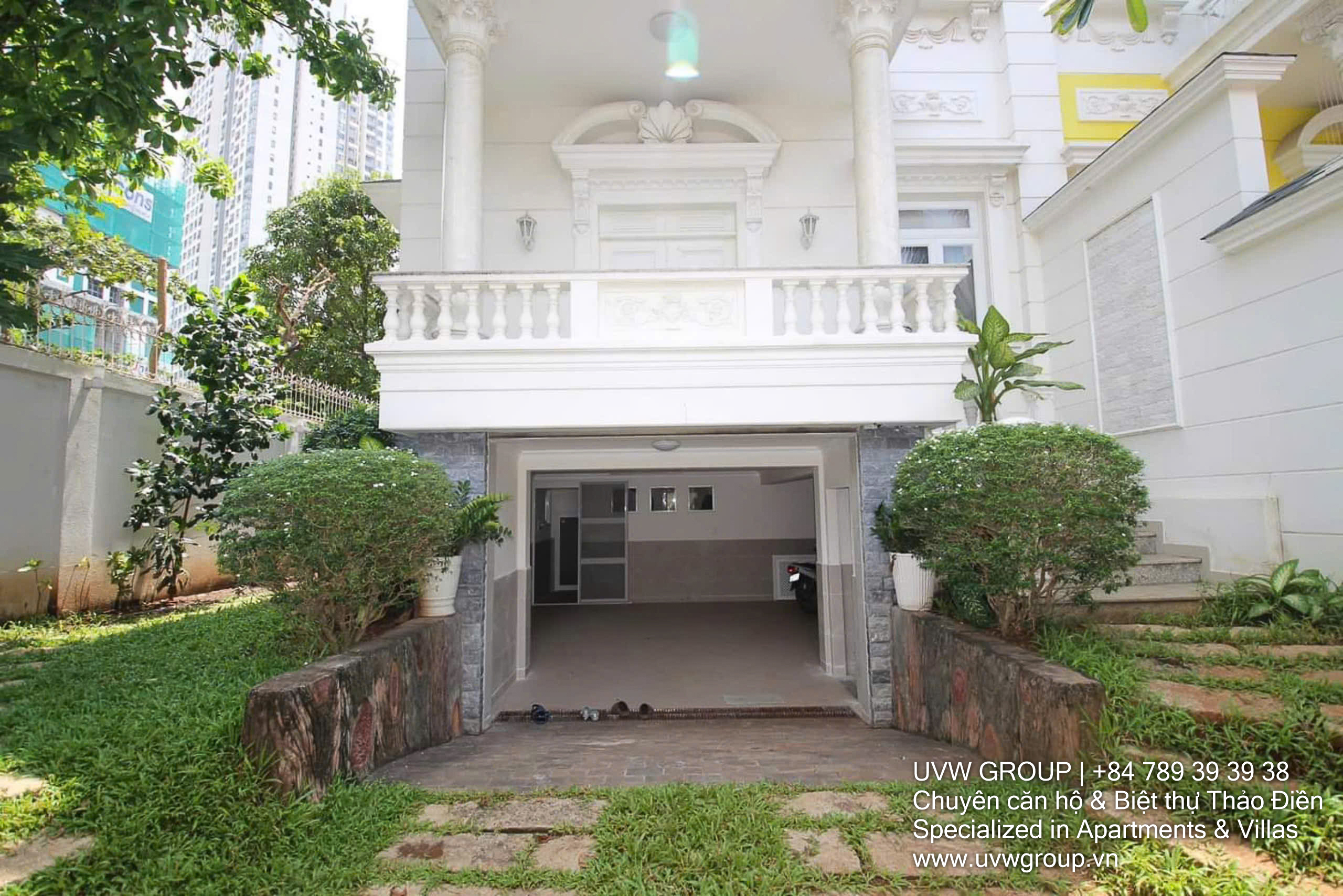 4-bedroom villa with garden and pool for rent in Thao Dien, District 2