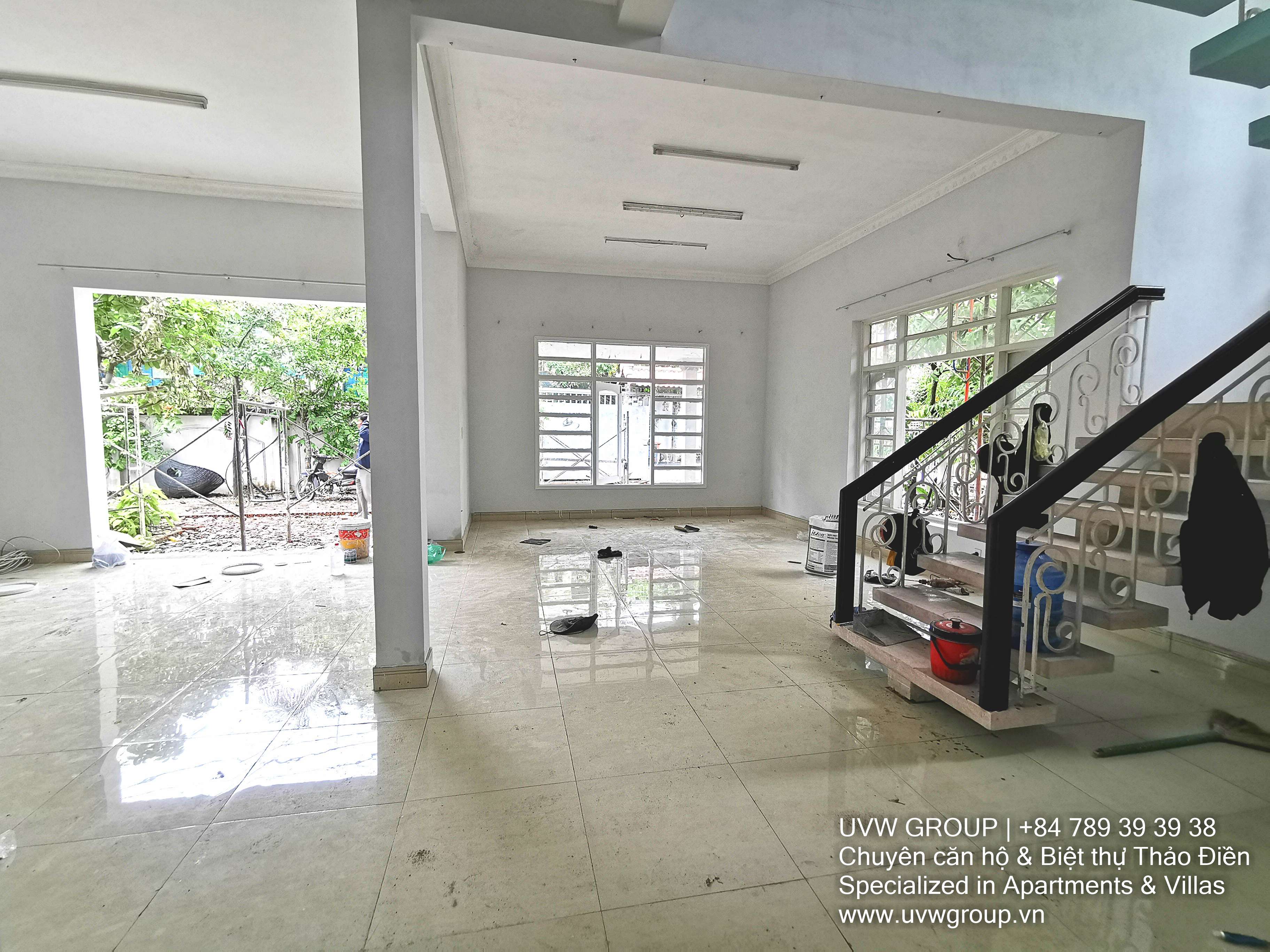 Unfurnished 4-bedroom villa for rent in Thao Dien with 450m² area