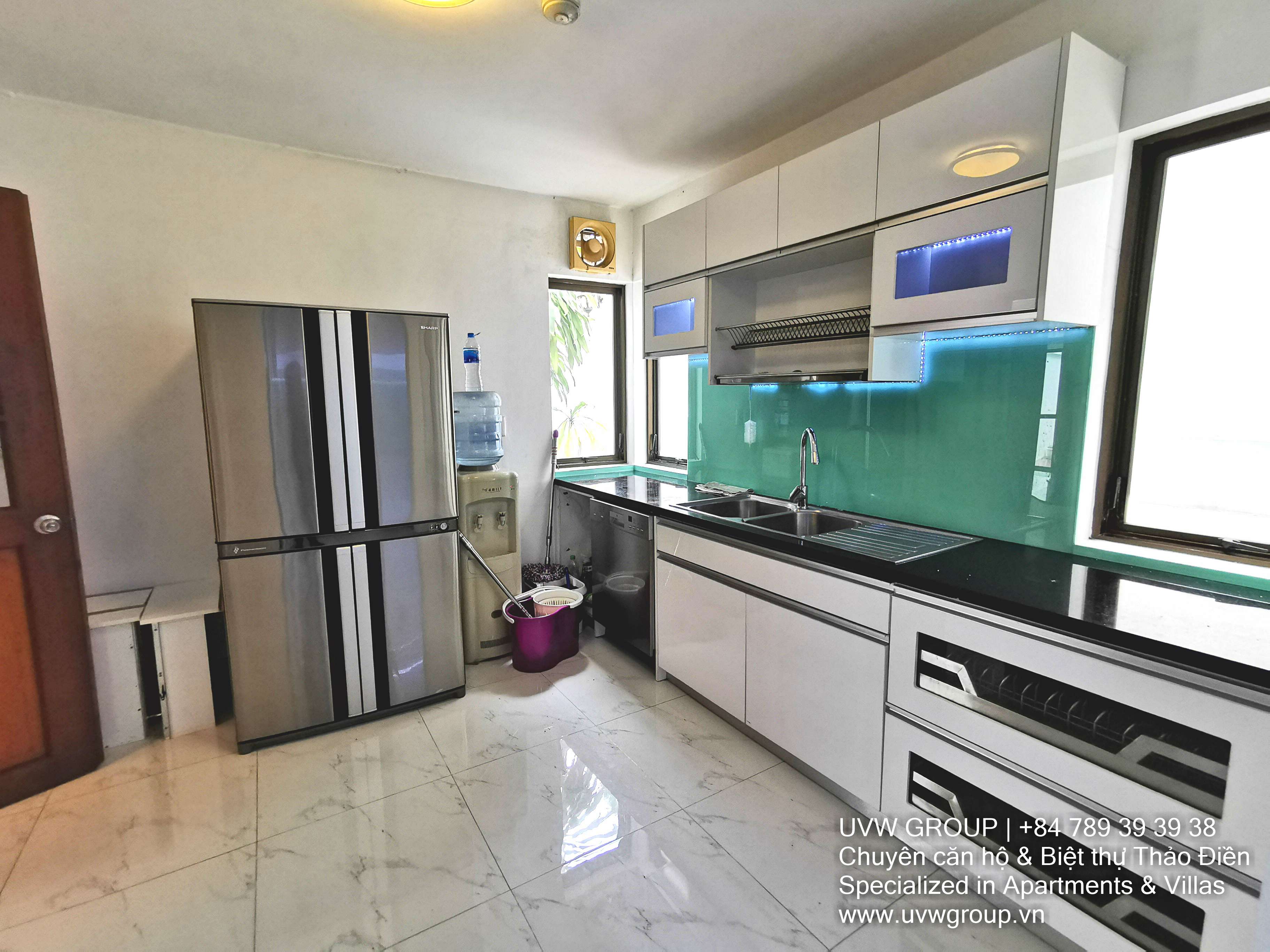 5-bedroom villa with 600m² for rent in Thao Dien, basic furnished