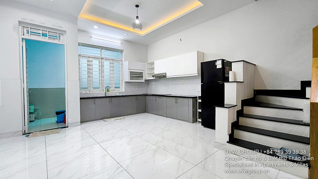 4BR, 4BA house for rent near Thai Ly Street, Thao Dien. 5x20m, 3 levels + attic, Northeast-facing. Rent: 45 million/month.