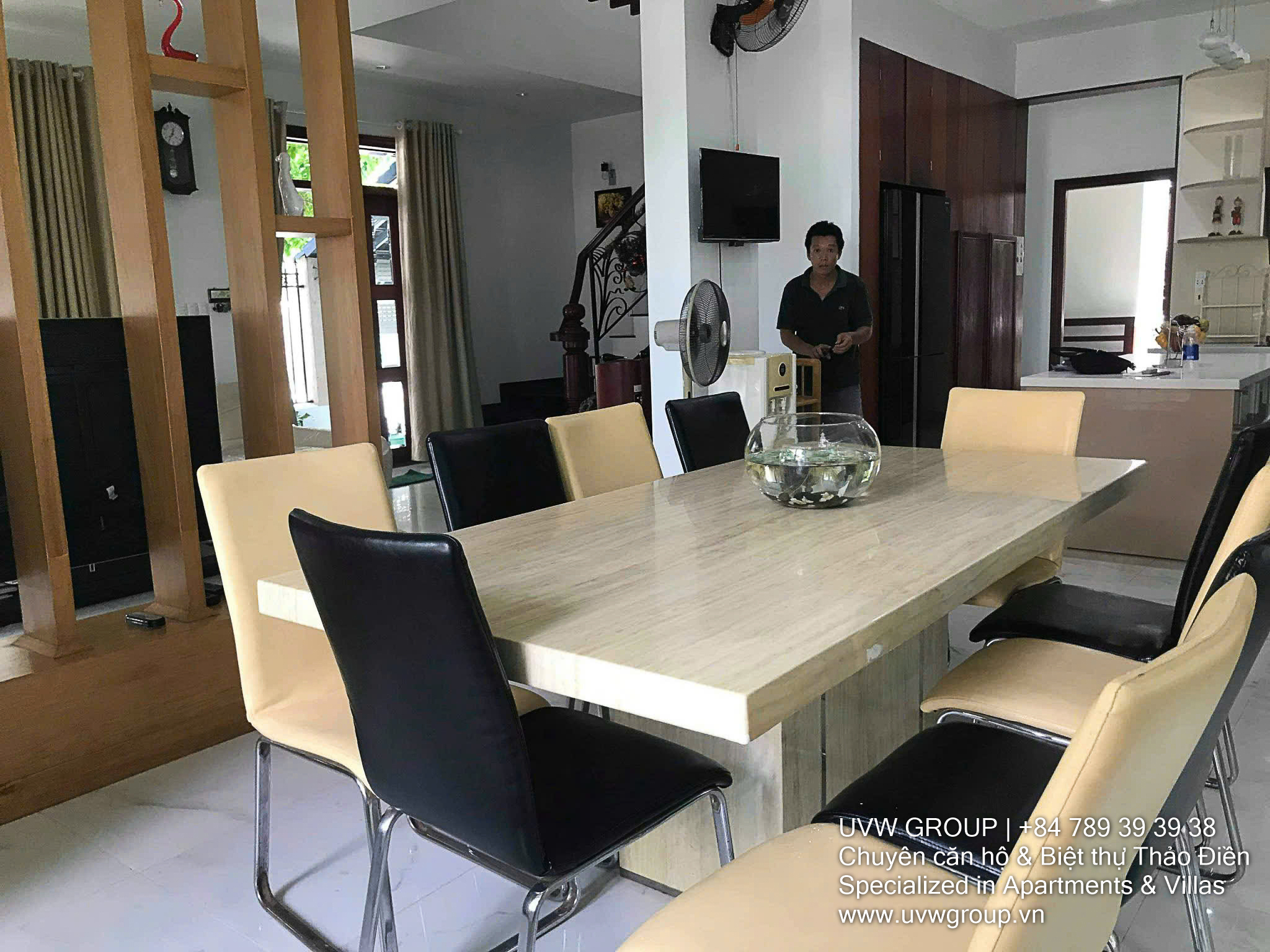 Corner villa for sale in Thao Dien 2 Compound, 310m² land, large garden, 4BR, garage, 2 street frontages