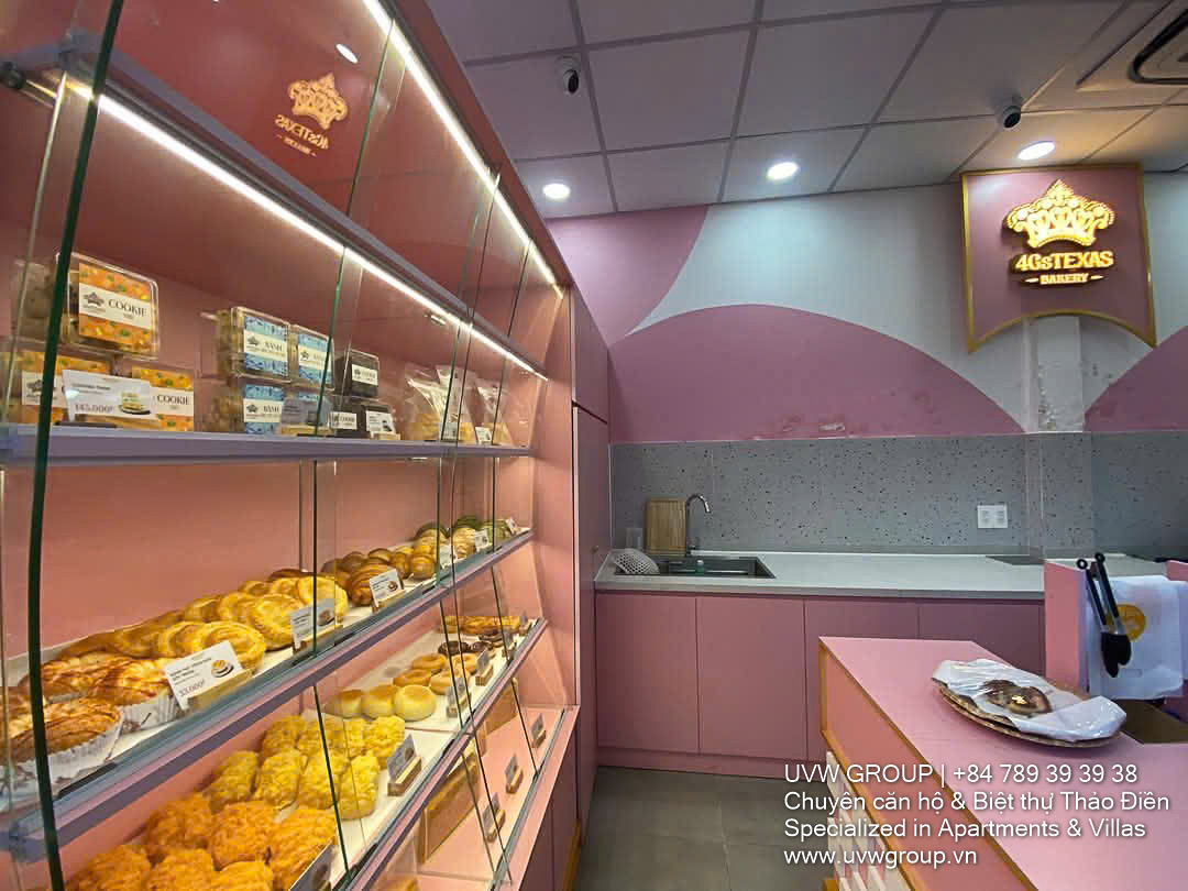 Small 17m² retail shop for rent on Xuan Thuy Street, ideal for cafe or takeaway