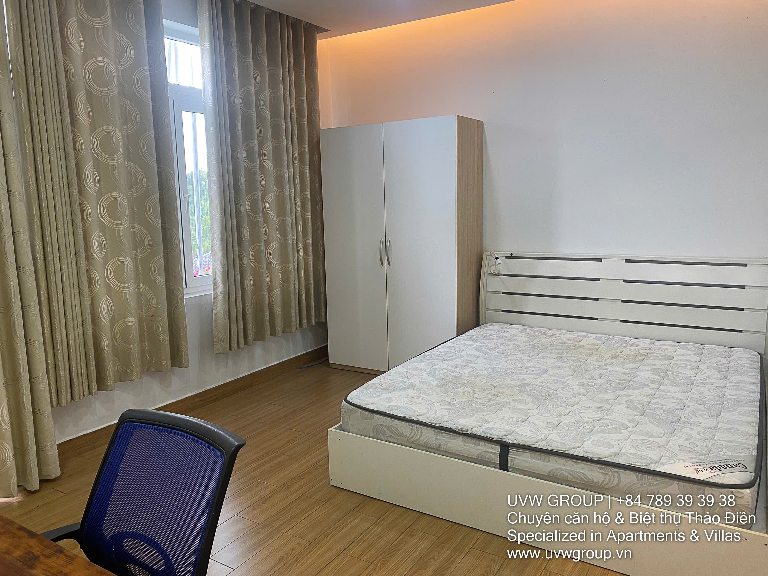 4BR townhouse for rent in Press Village, Thao Dien. 280m² usable area, 4 bathrooms, rooftop terrace. Ideal for families or professionals. Rent: 35 million/month.