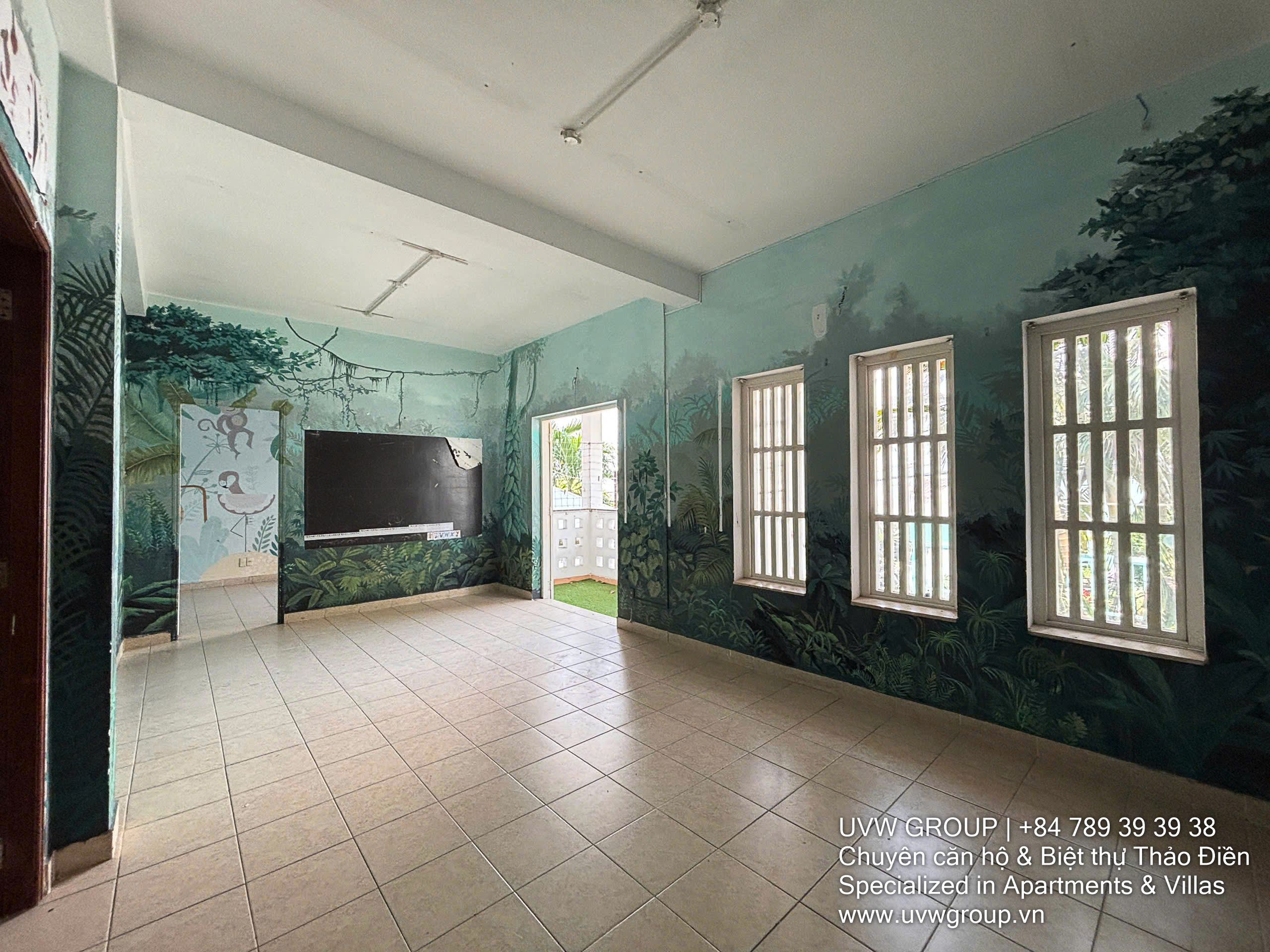 House for rent in Thao Dien, 220m², 4 bedrooms, garden, available April