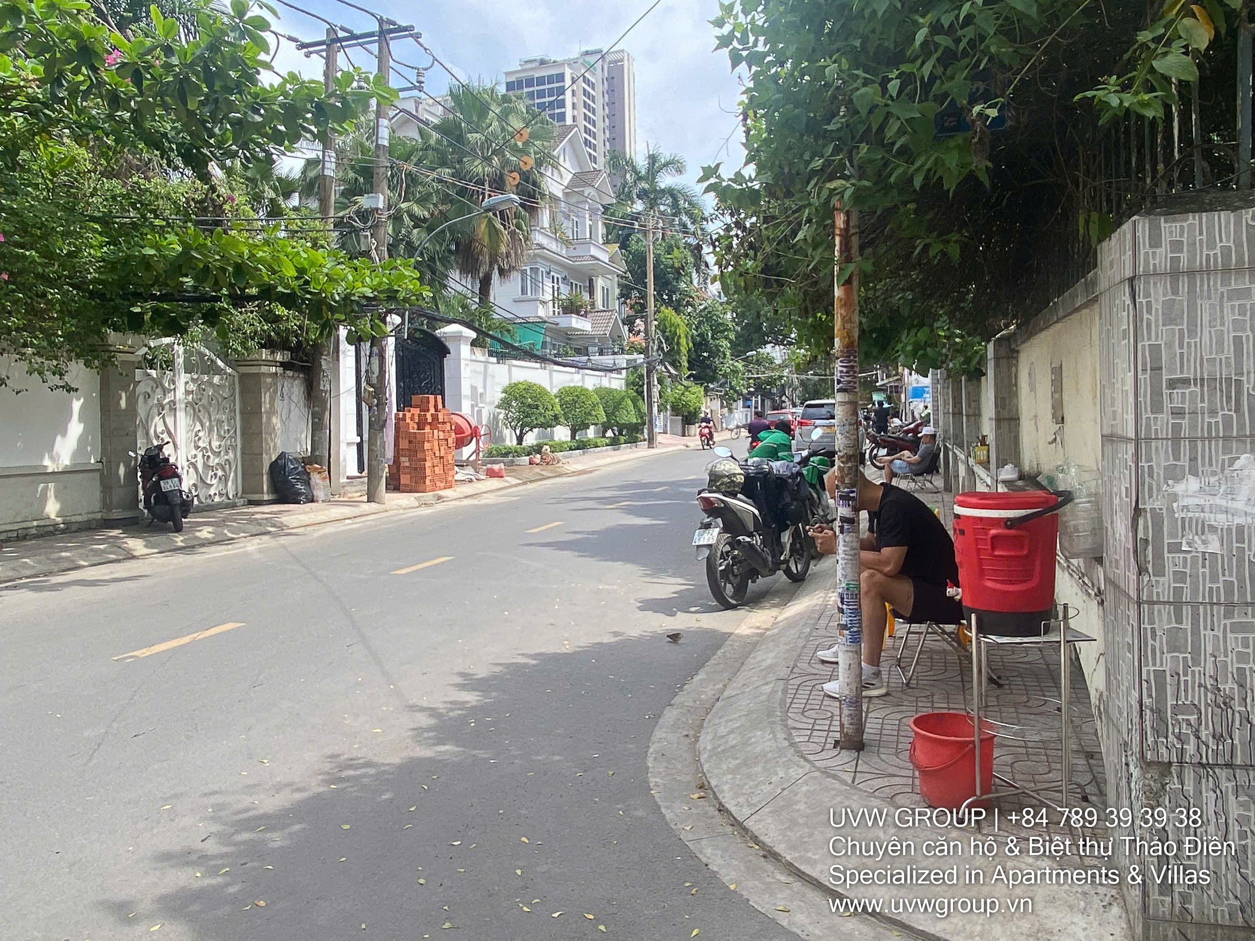 4BR, 4BA house for rent near Thai Ly Street, Thao Dien. 5x20m, 3 levels + attic, Northeast-facing. Rent: 45 million/month.