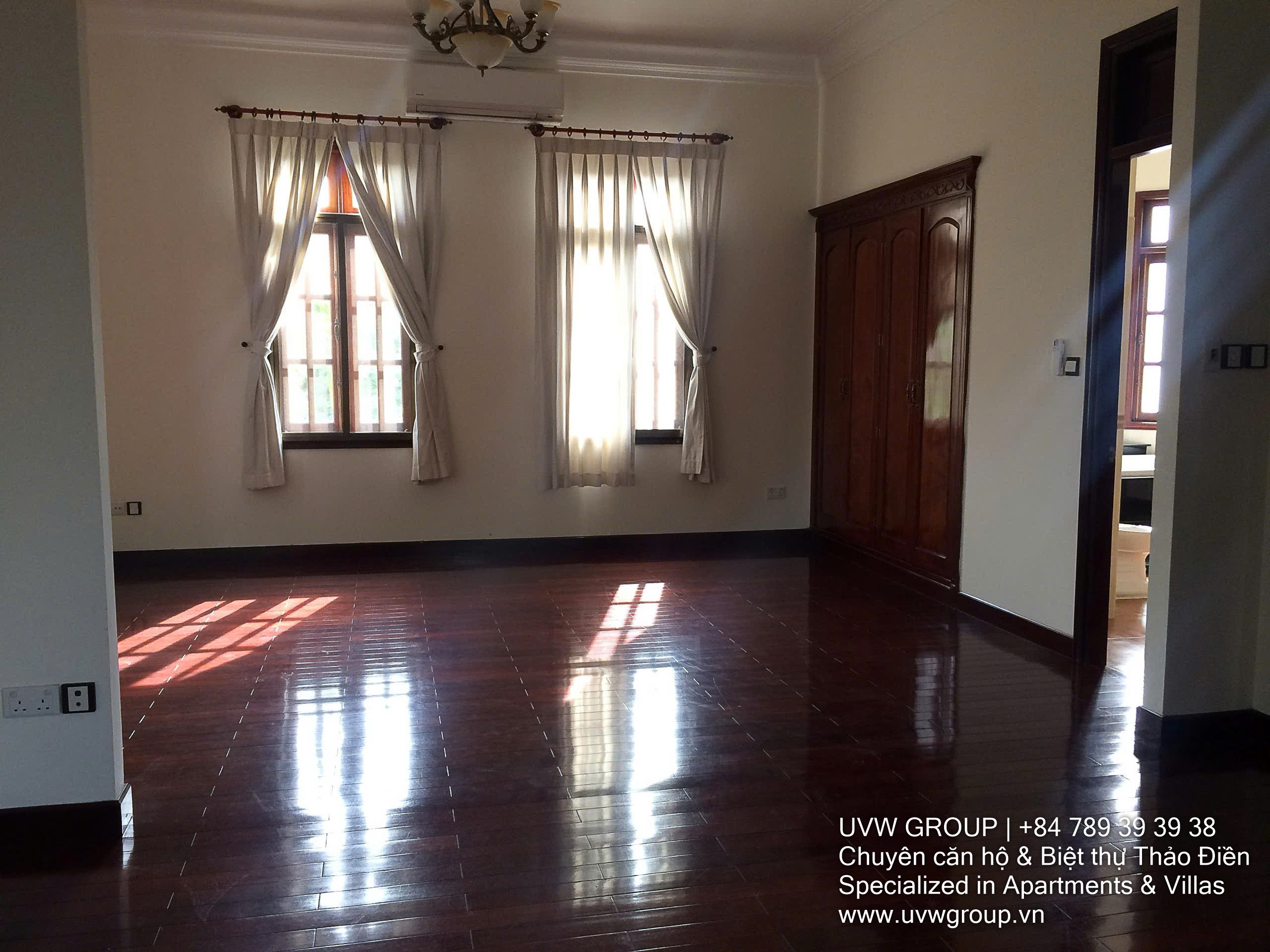 Beautiful 2-frontage villa for sale in Thao Dien, 975m² land, swimming pool, 5BR, luxury garden home