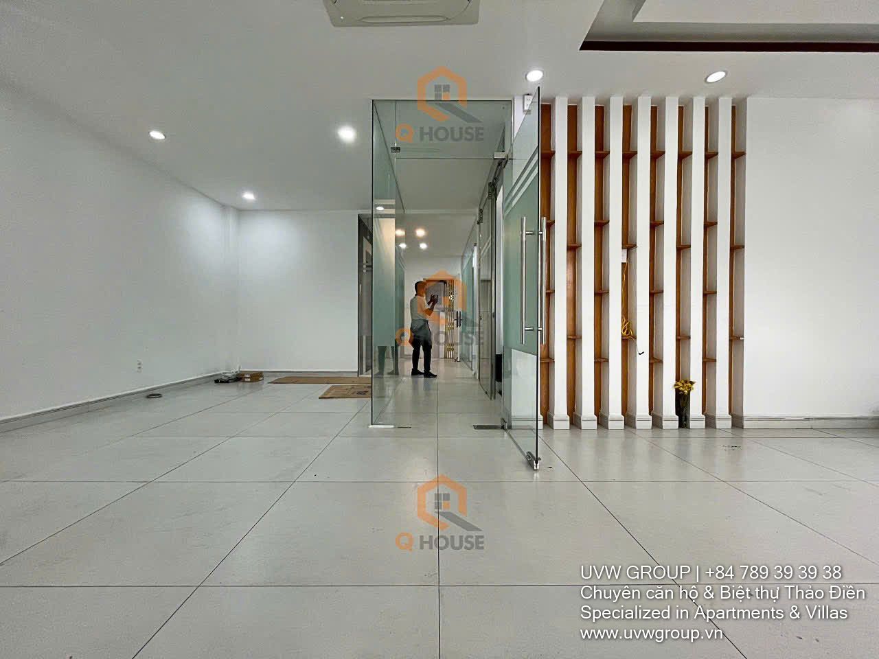 Corner office building for rent at 28 Bat Nan, Thanh My Loi with elevator