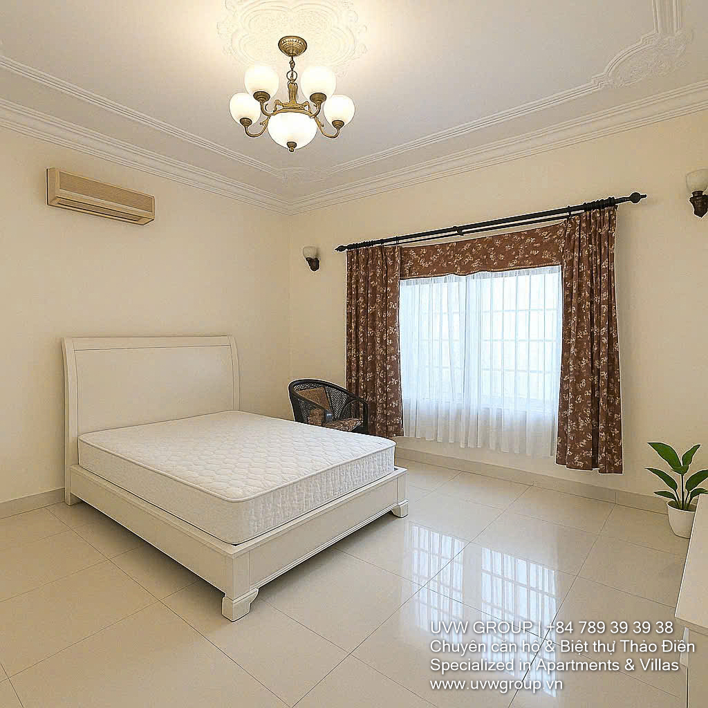 White villa for rent in Thao Dien with large garden and 4 bedrooms