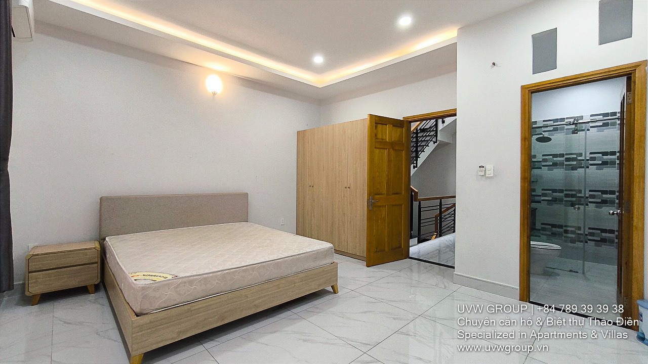 4BR, 4BA house for rent near Thai Ly Street, Thao Dien. 5x20m, 3 levels + attic, Northeast-facing. Rent: 45 million/month.