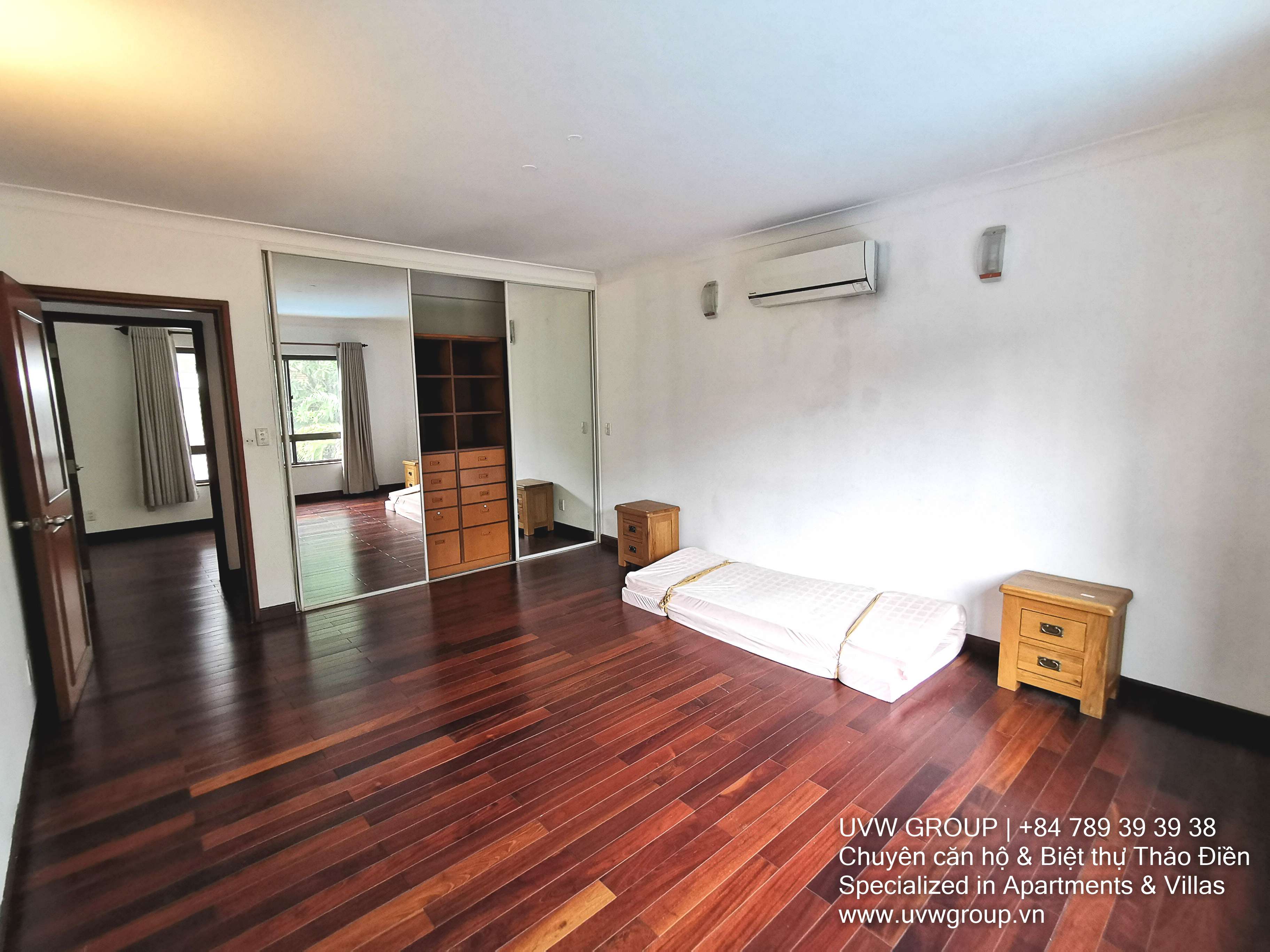 5-bedroom villa with 600m² for rent in Thao Dien, basic furnished