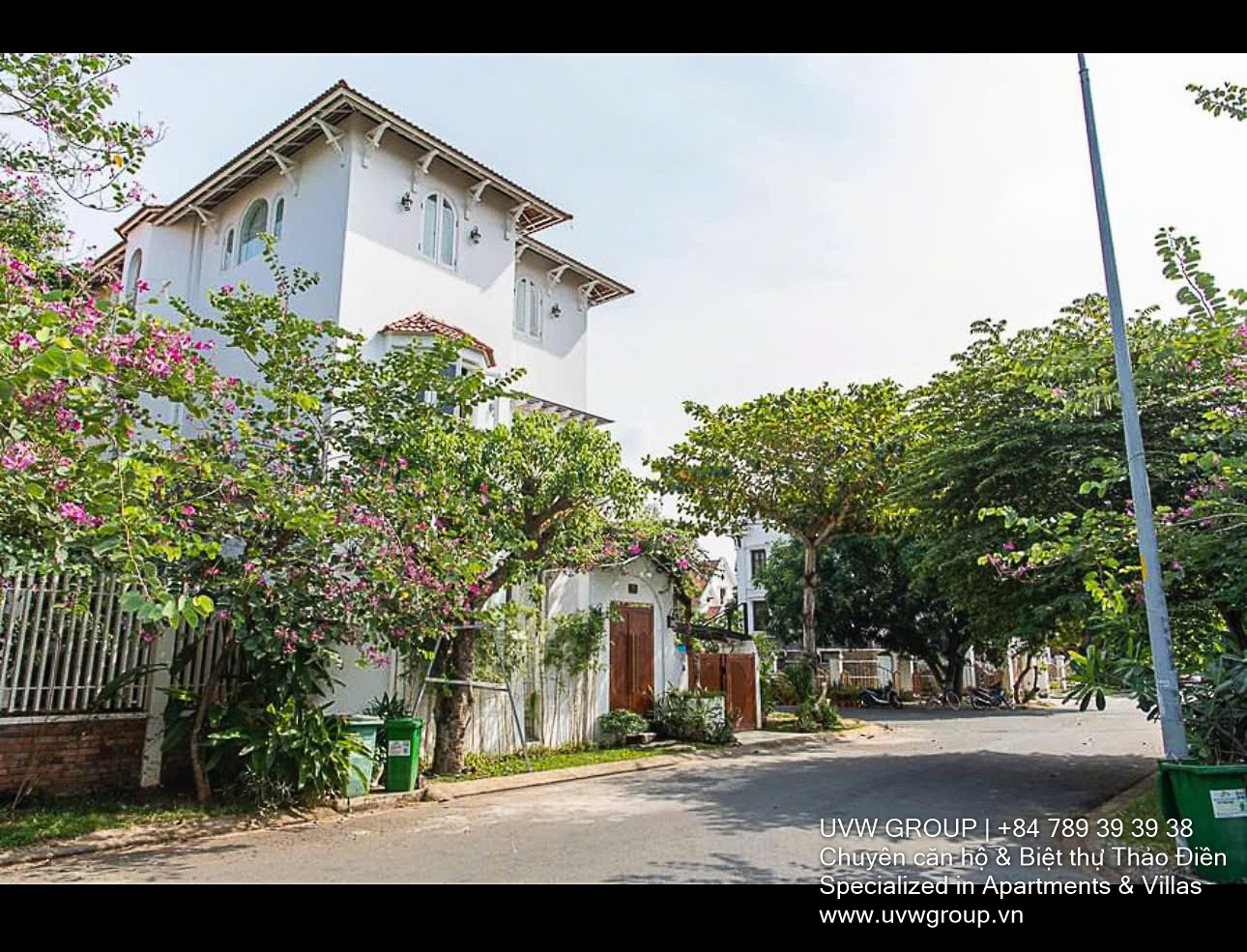 Corner villa for sale in Thao Dien – 307m² land, garden, koi pond, basement, 5BR, 3 floors