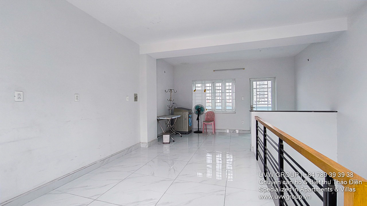 4BR, 4BA house for rent near Thai Ly Street, Thao Dien. 5x20m, 3 levels + attic, Northeast-facing. Rent: 45 million/month.