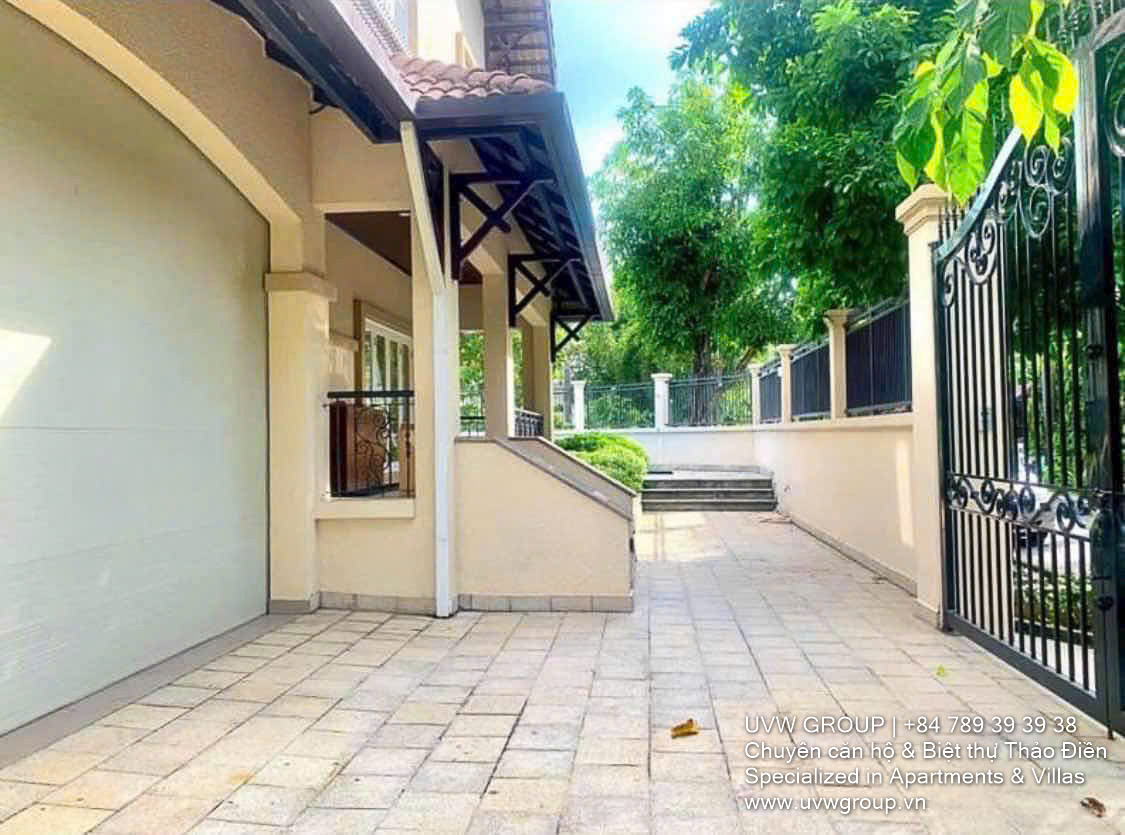 4BR pool villa for rent in Thao Dien, 500m², with garden and basic furnishings