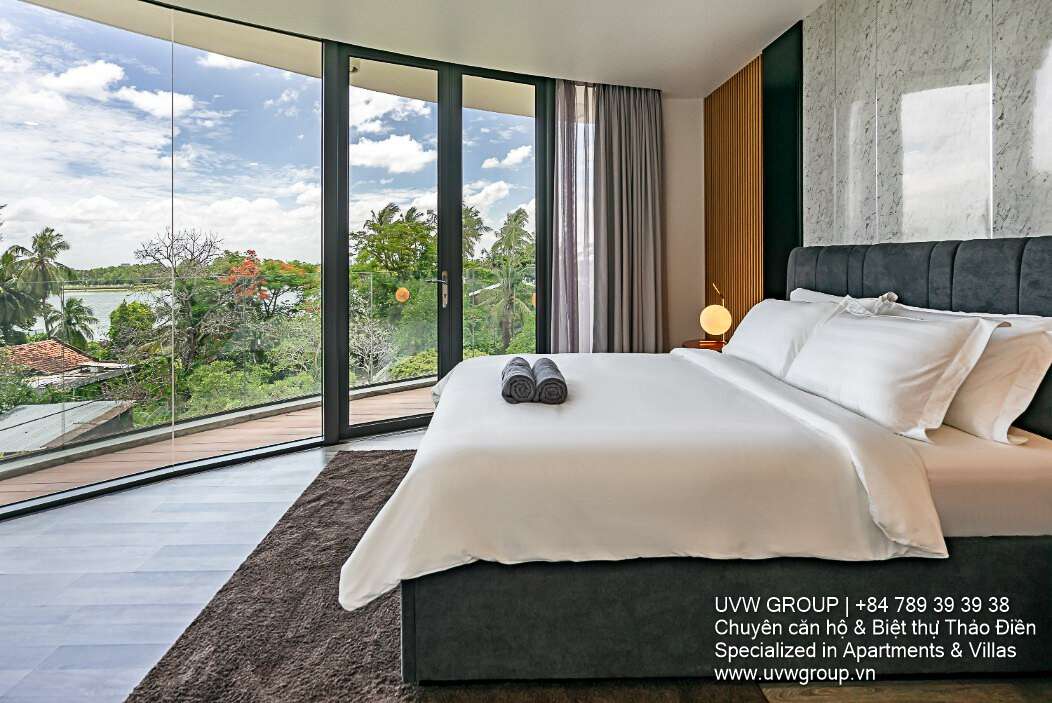 Exclusive 7-bedroom villa for rent in Thao Dien. 900m² usable space, basement, 3 floors, fully furnished with luxury interiors. Rent: 200 million VND/month.