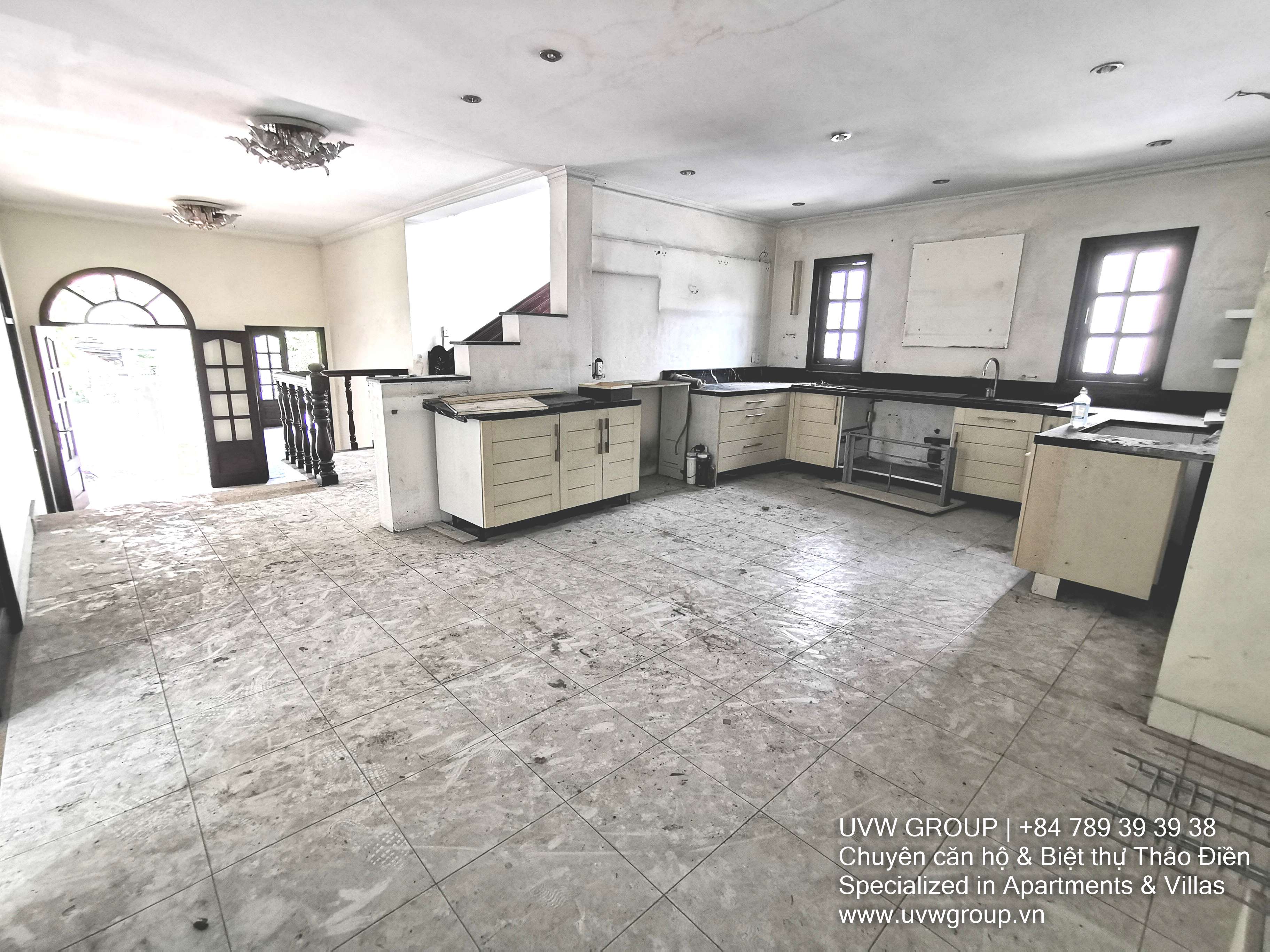 Unfurnished 5-bedroom villa for rent in Thao Dien with 1250m²