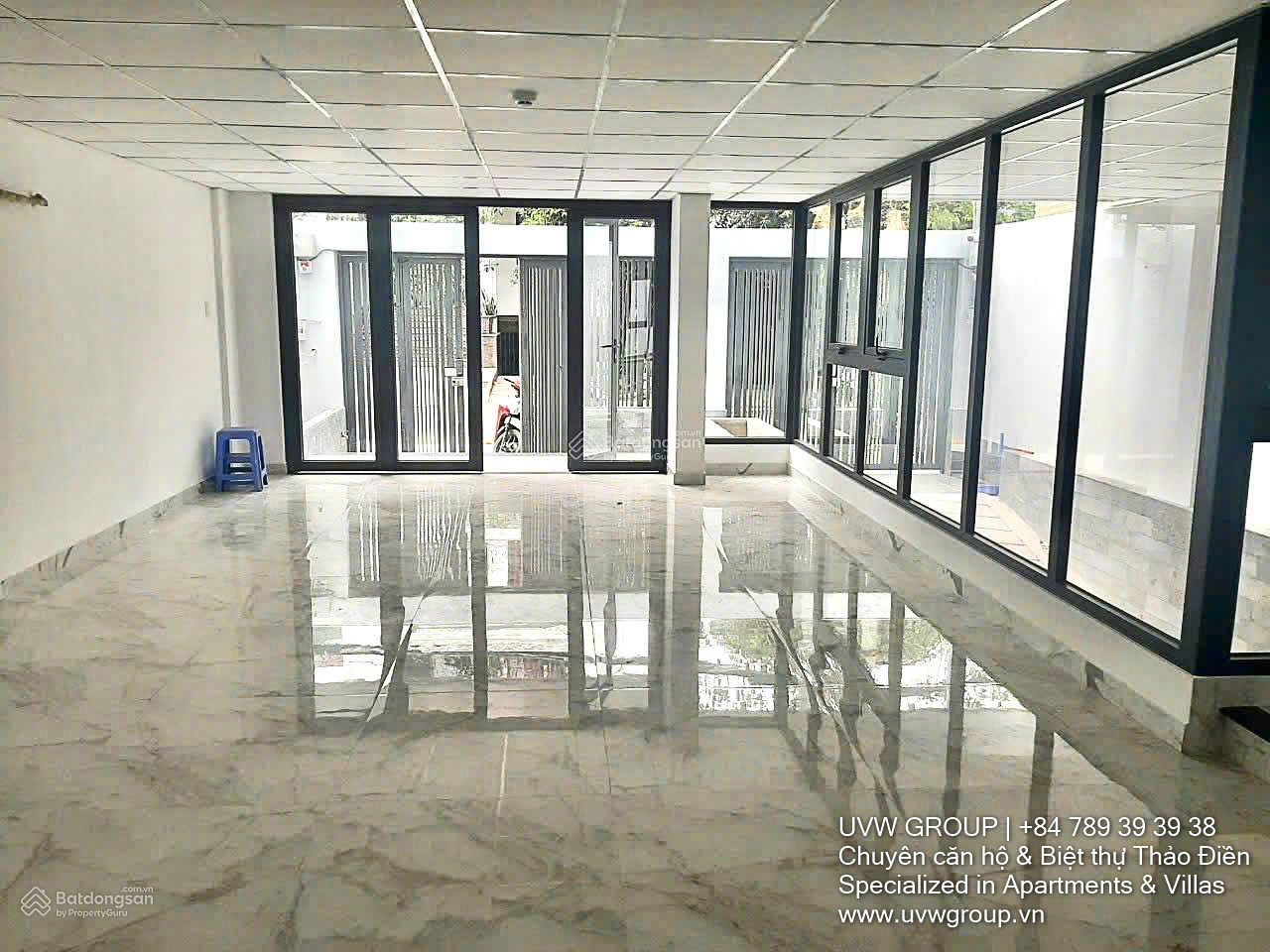 Office building for sale in An Phu District 2 – 6 floors, basement, glass facade, 1,100m² usable space, income $5,000/month