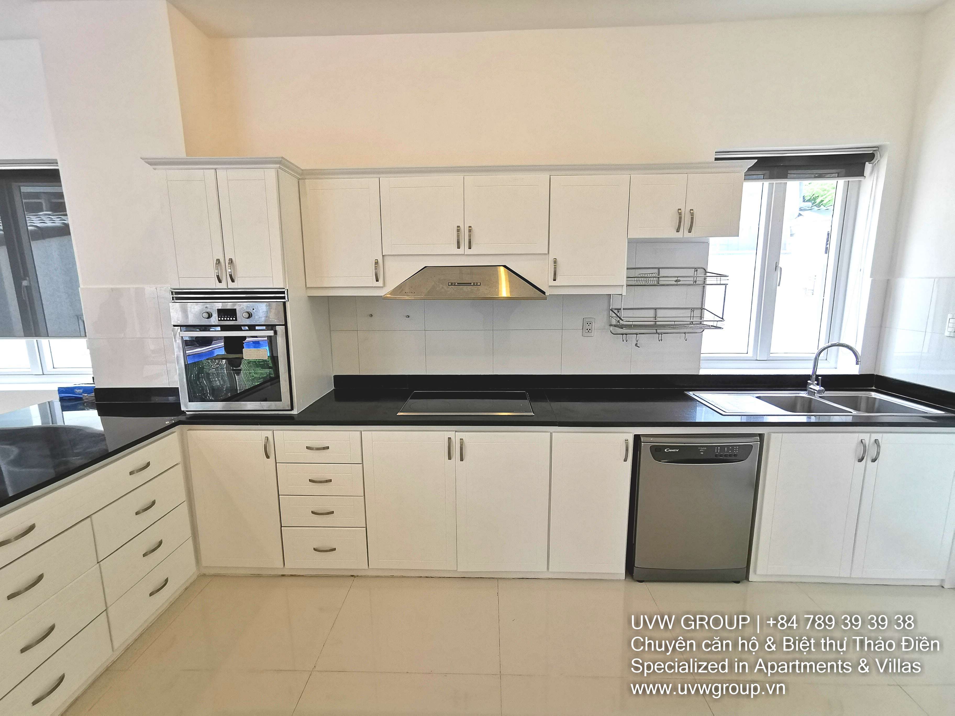 Fully furnished 5-bedroom luxury villa for rent in Thao Dien with 450m² area