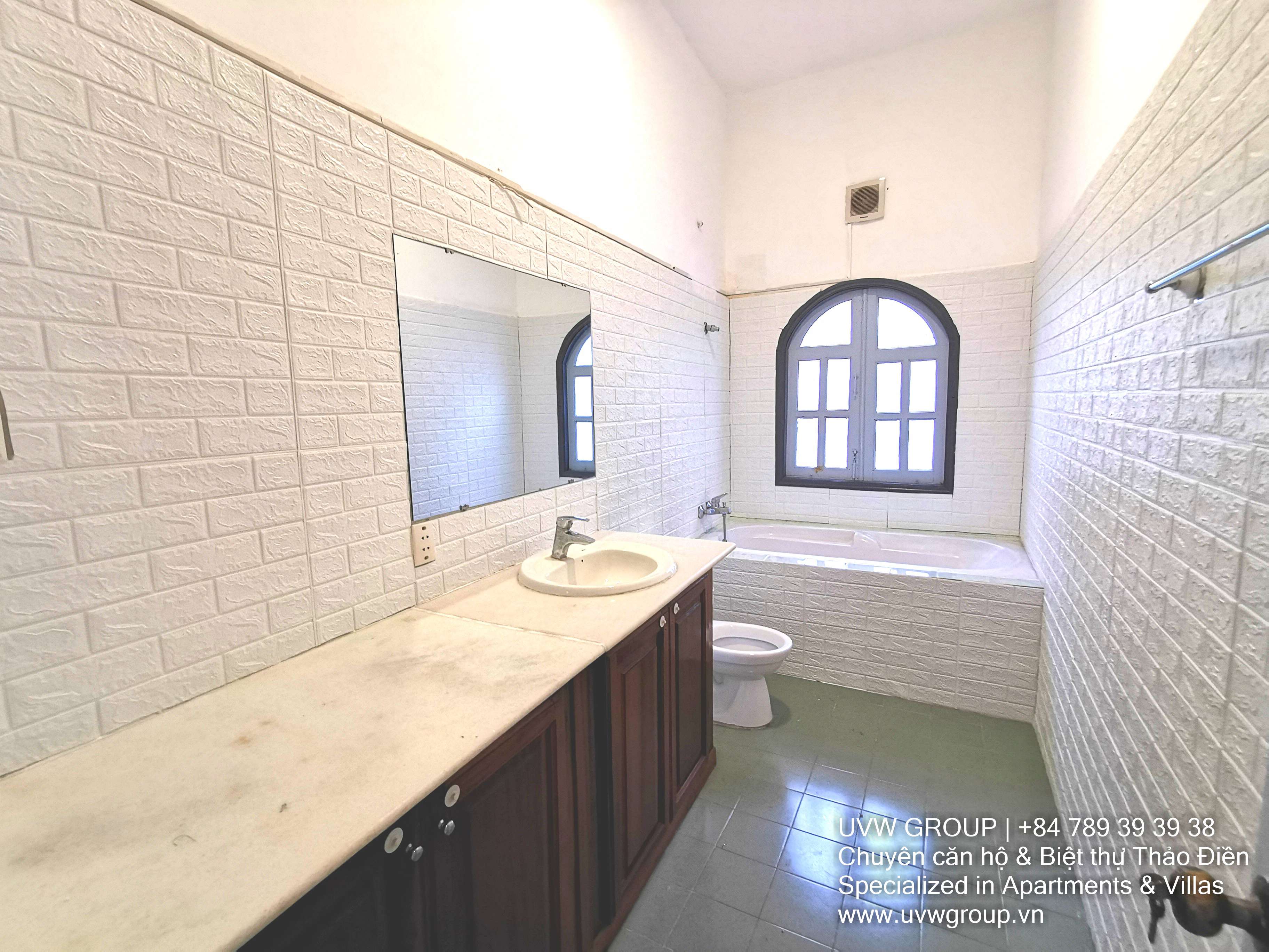 Basic furnished 3-bedroom house for rent in Thao Dien with 200m²