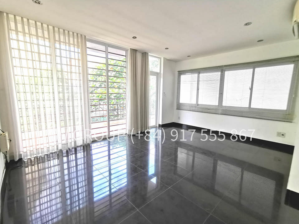 Unfurnished 5-bedroom villa for rent in Thao Dien, with swimming pool and garden