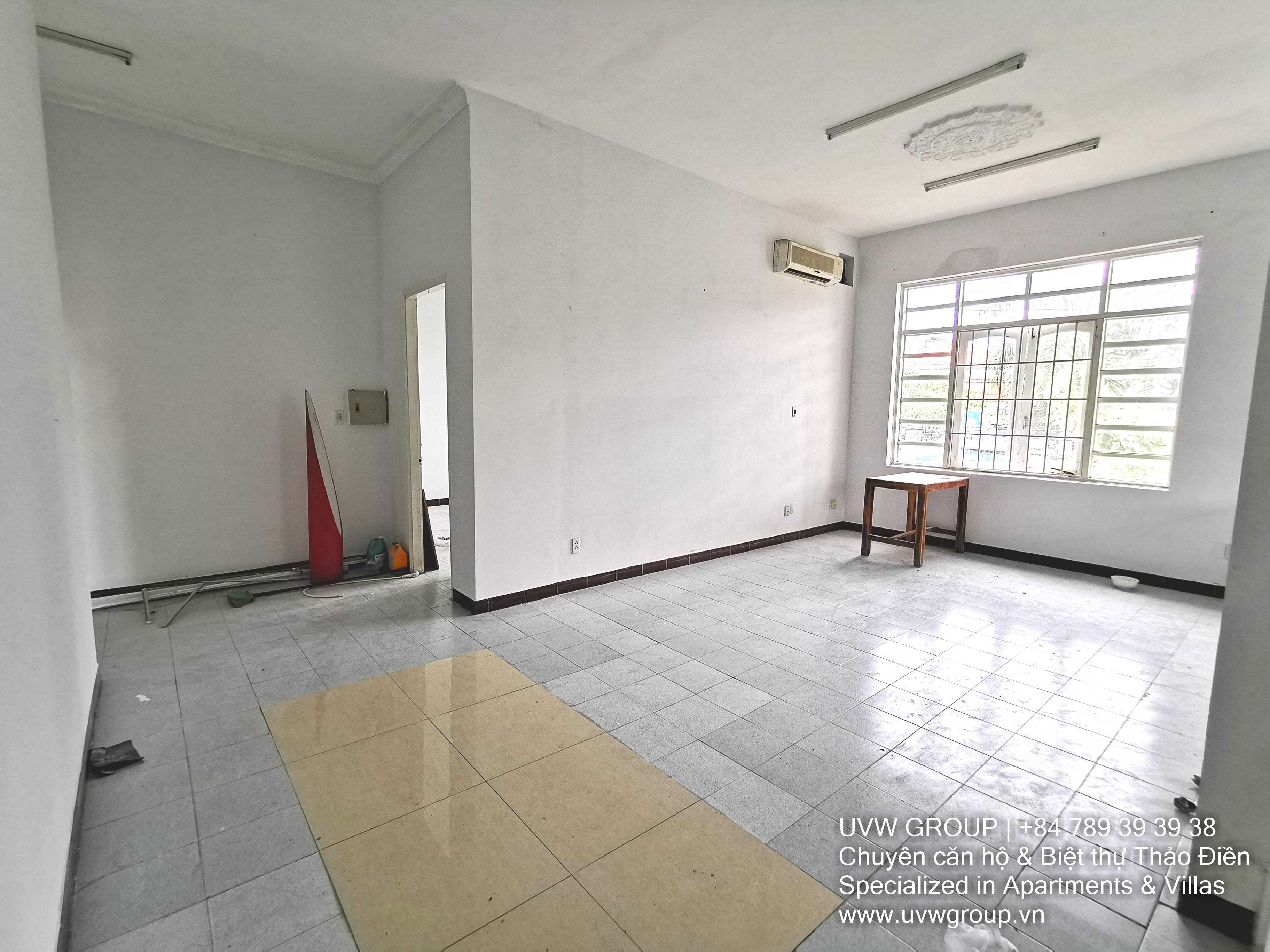 Unfurnished 4-bedroom villa for rent in Thao Dien with 450m² area