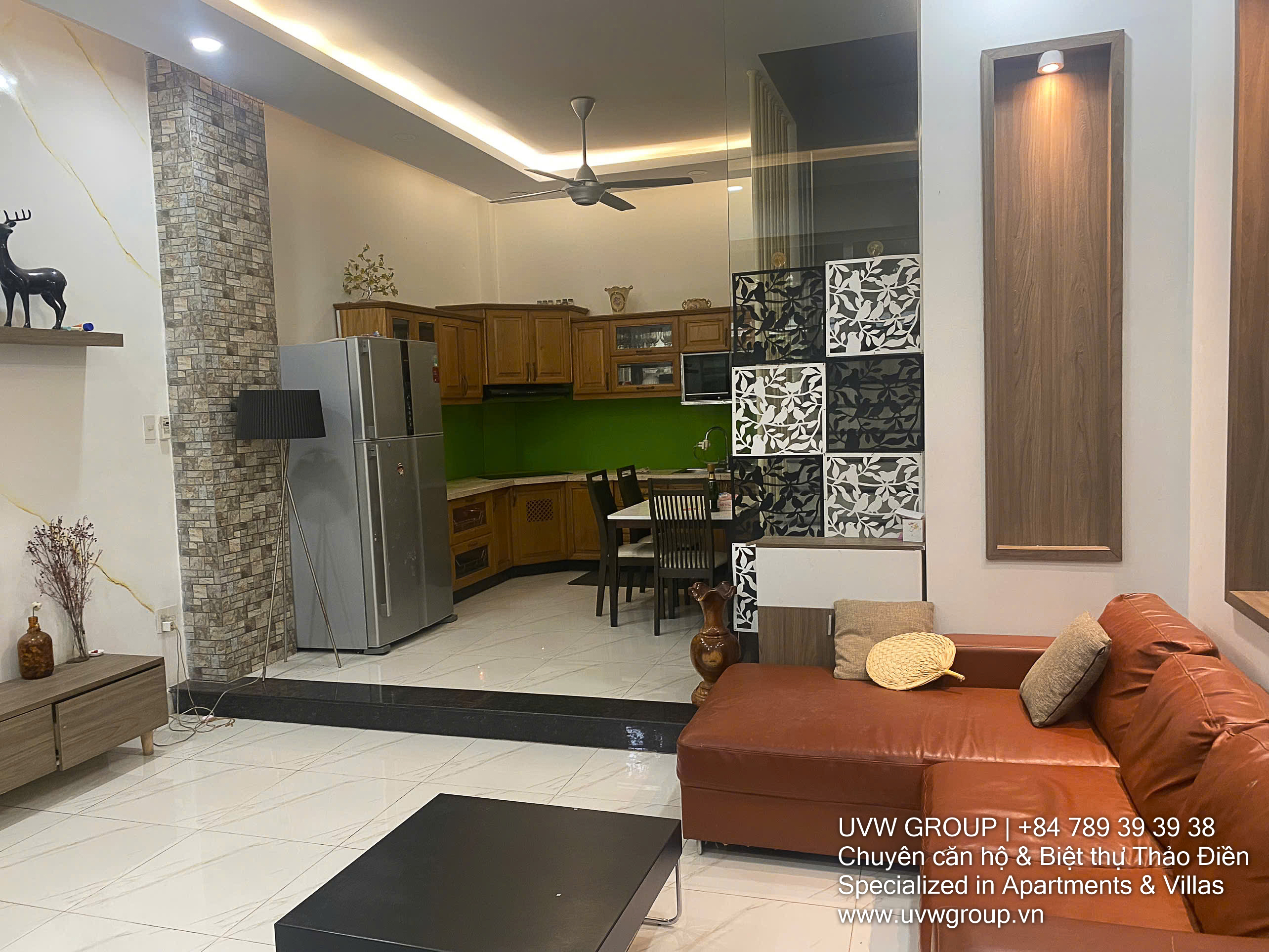 4BR townhouse for rent in Press Village, Thao Dien. 280m² usable area, 4 bathrooms, rooftop terrace. Ideal for families or professionals. Rent: 35 million/month.
