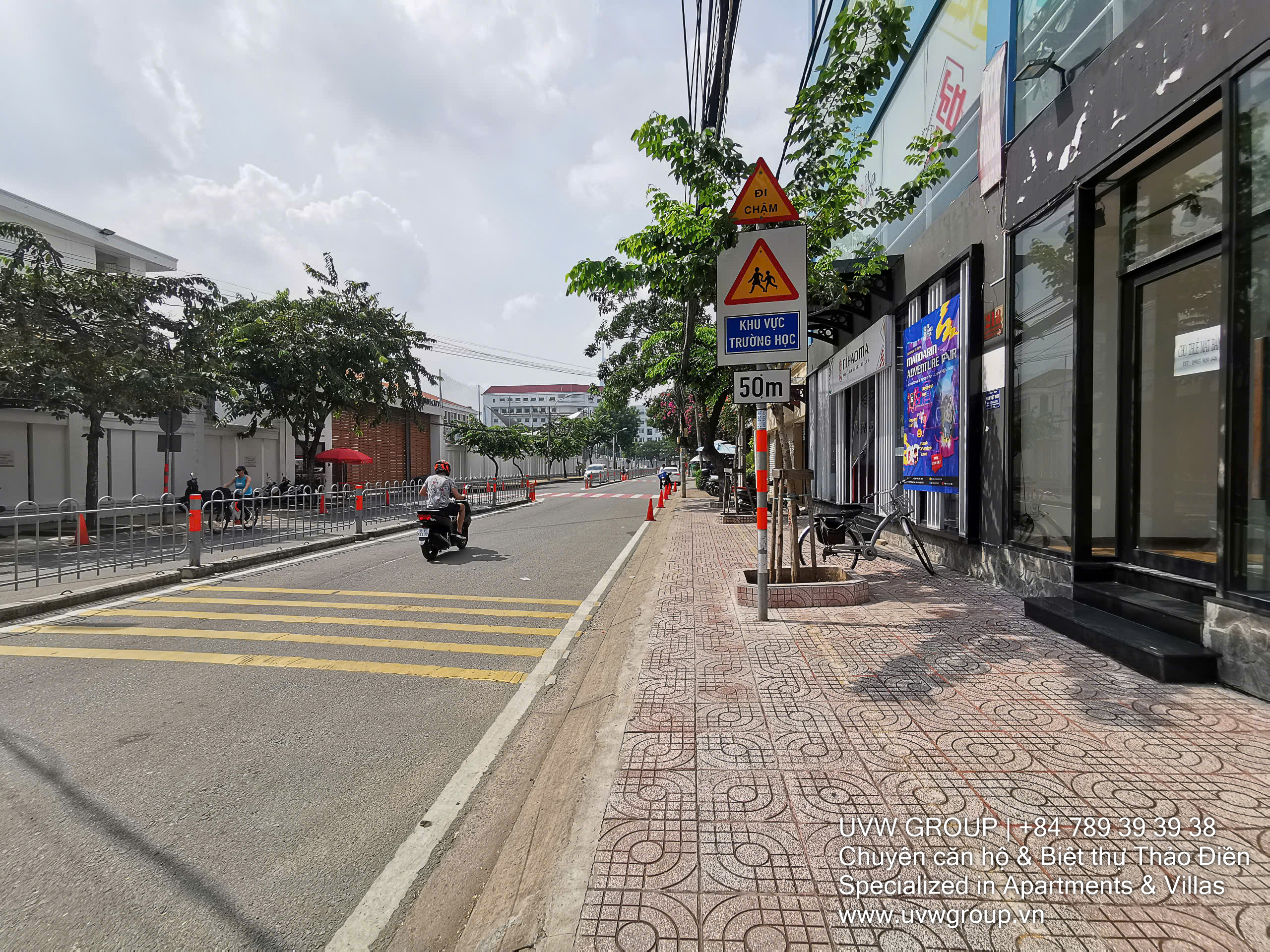 Corner commercial space for rent in Thao Dien with 2 frontages