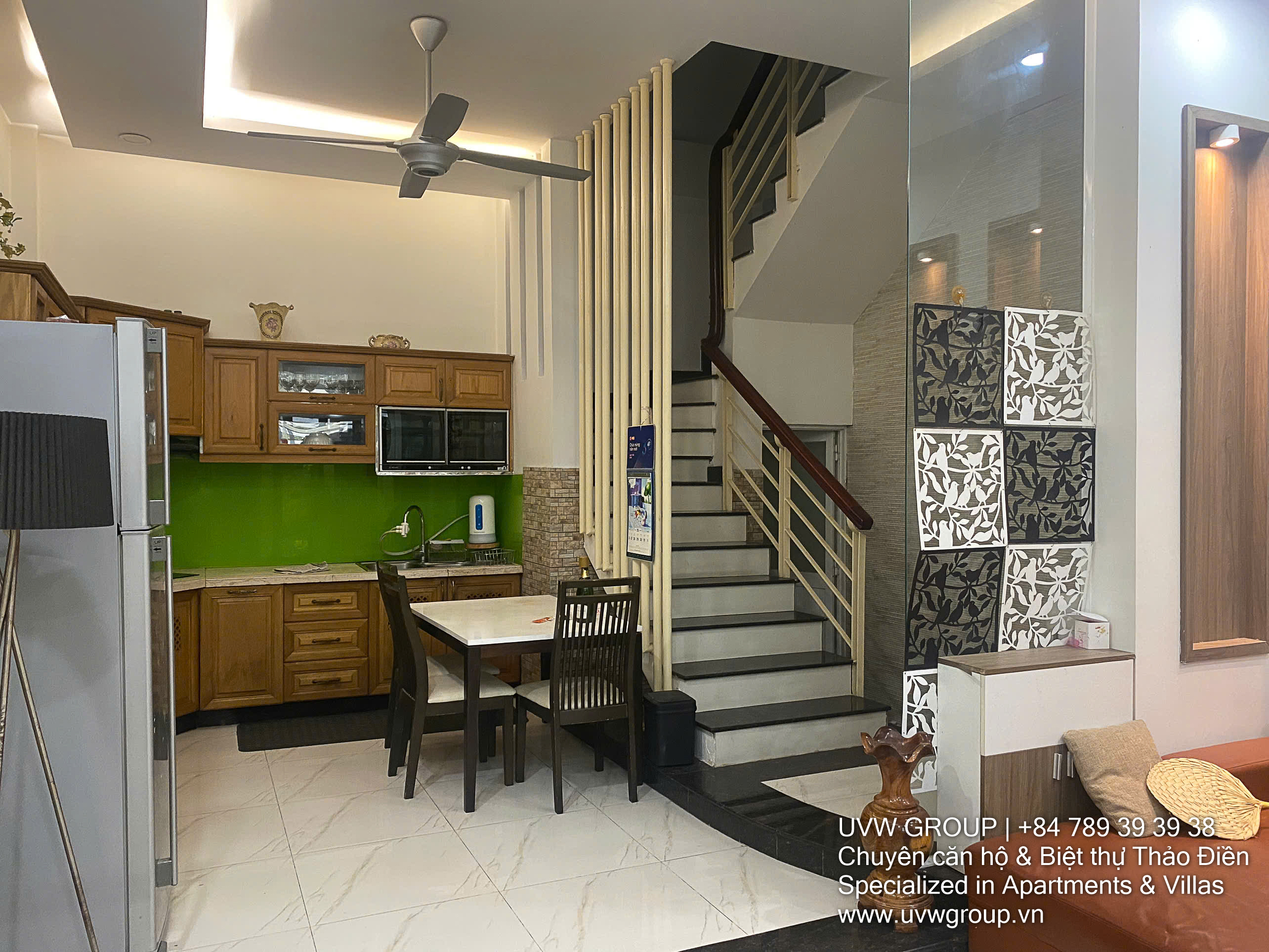 4BR townhouse for rent in Press Village, Thao Dien. 280m² usable area, 4 bathrooms, rooftop terrace. Ideal for families or professionals. Rent: 35 million/month.