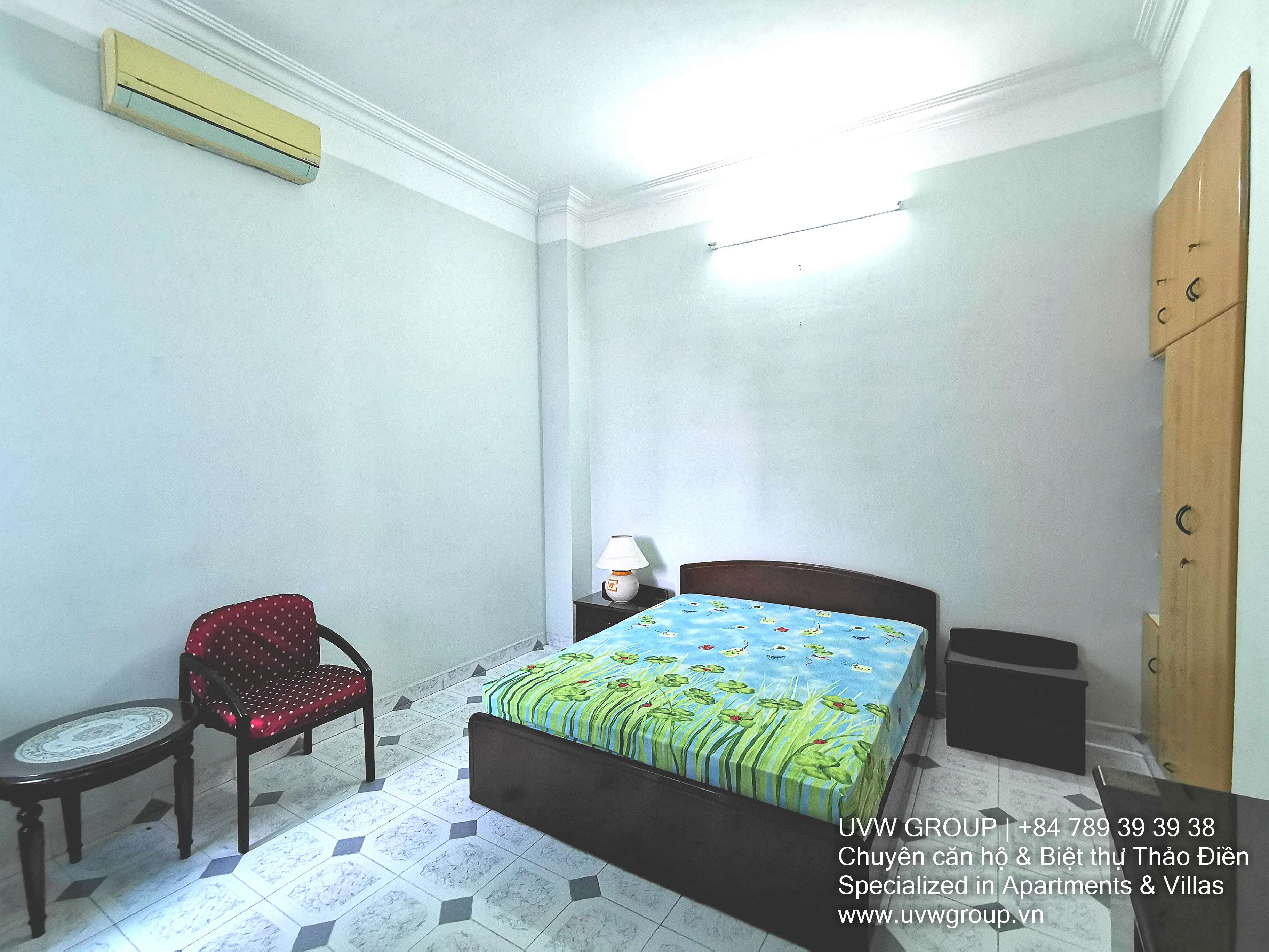 Basic furnished 3-bedroom house for rent in Thao Dien, 120m²