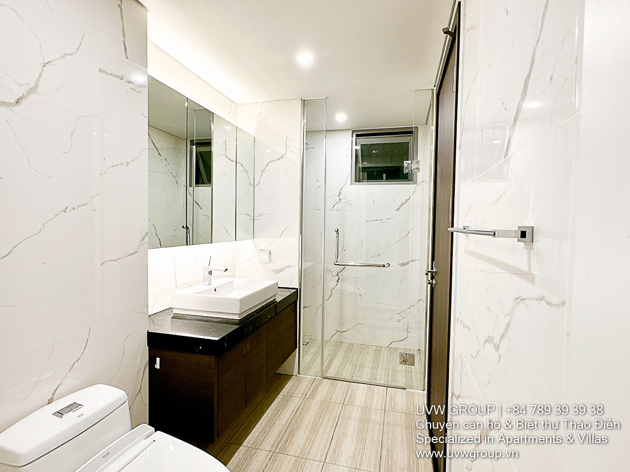 Fully furnished 1-bedroom apartment with Southeast view on 33rd floor