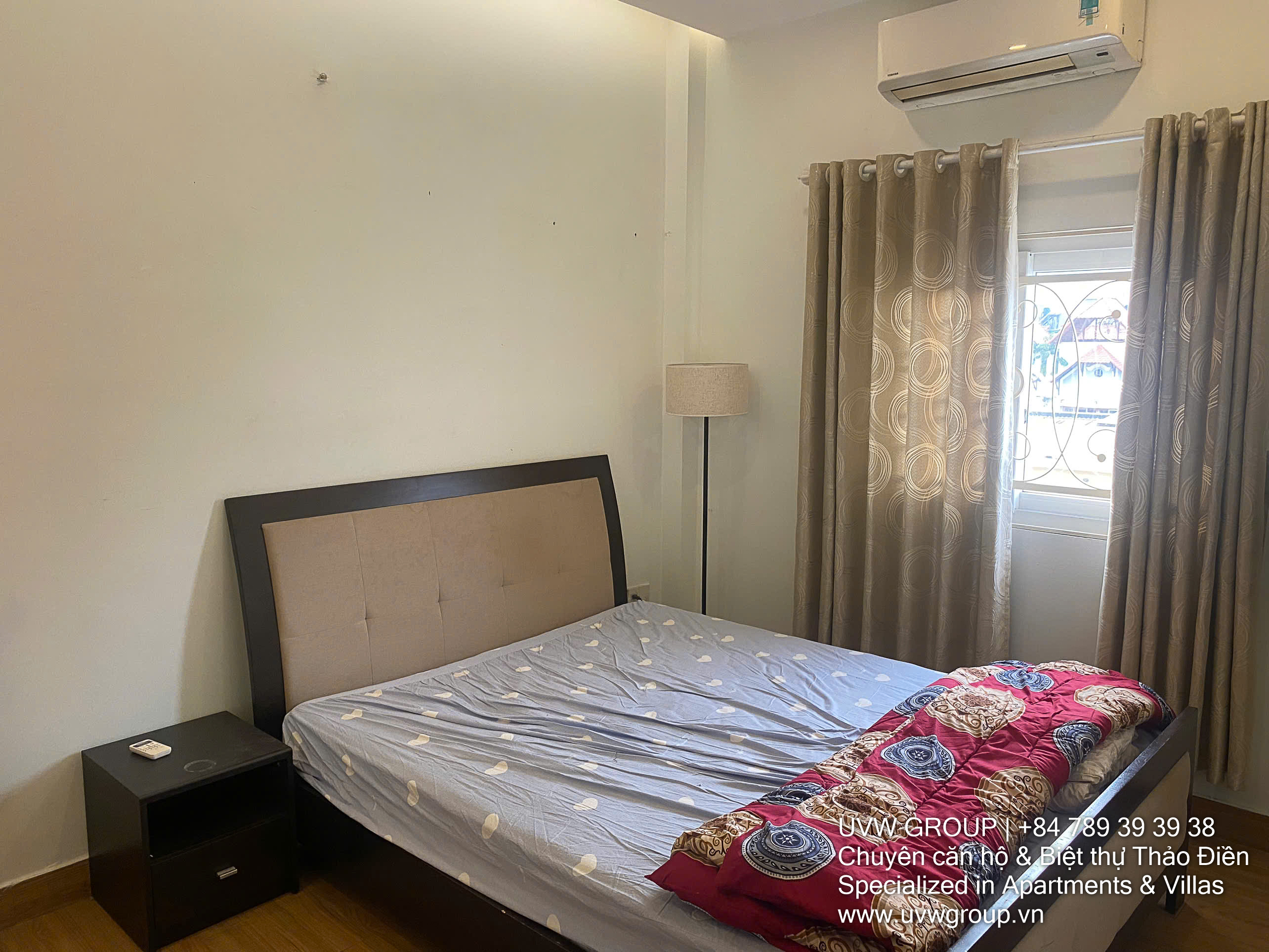 4BR townhouse for rent in Press Village, Thao Dien. 280m² usable area, 4 bathrooms, rooftop terrace. Ideal for families or professionals. Rent: 35 million/month.