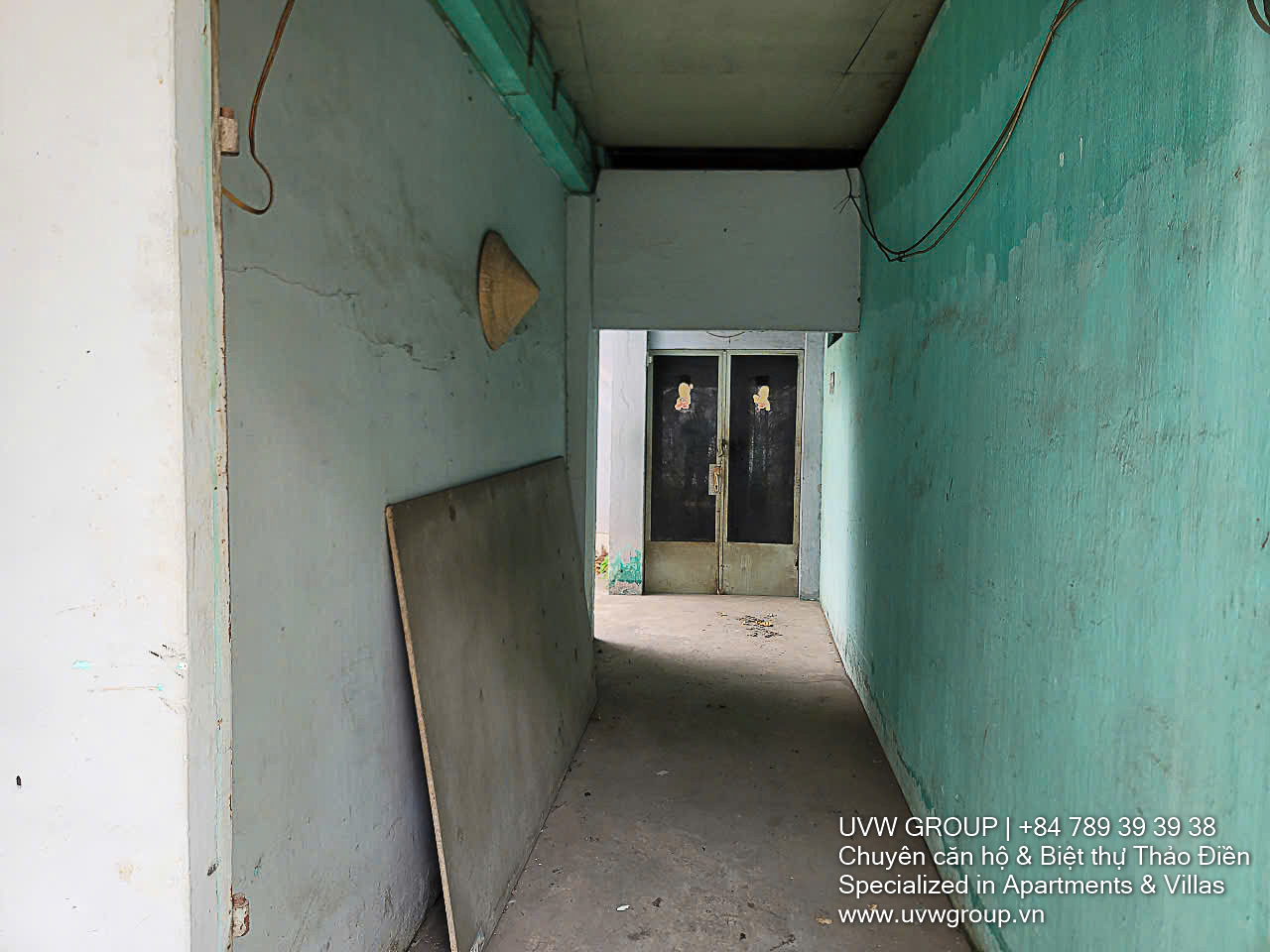Old house for sale on Binh Dong Street, District 8 – 370m² land, 9 rooms, pink book, suitable for renovation or redevelopment