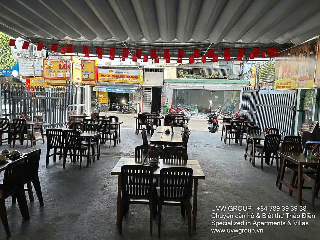 Corner commercial space for rent on Xuan Thuy & Nguyen Cu, ideal for restaurant