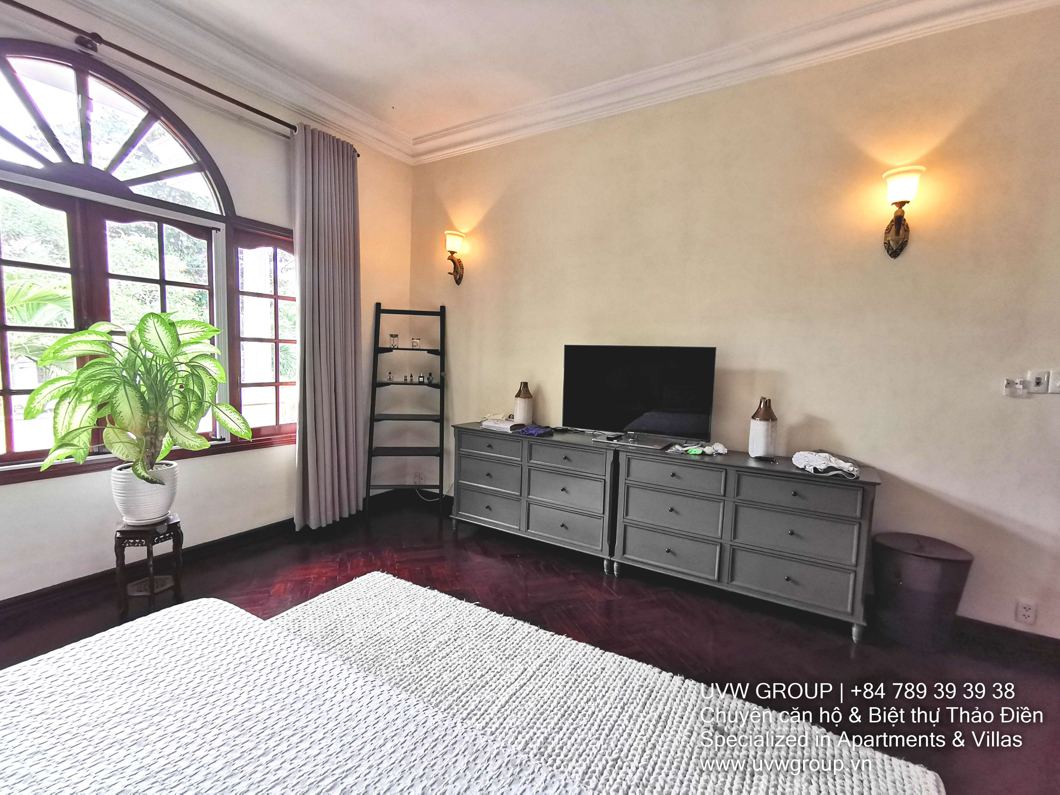 4-bedroom luxury villa for rent in Thao Dien with 450m² area