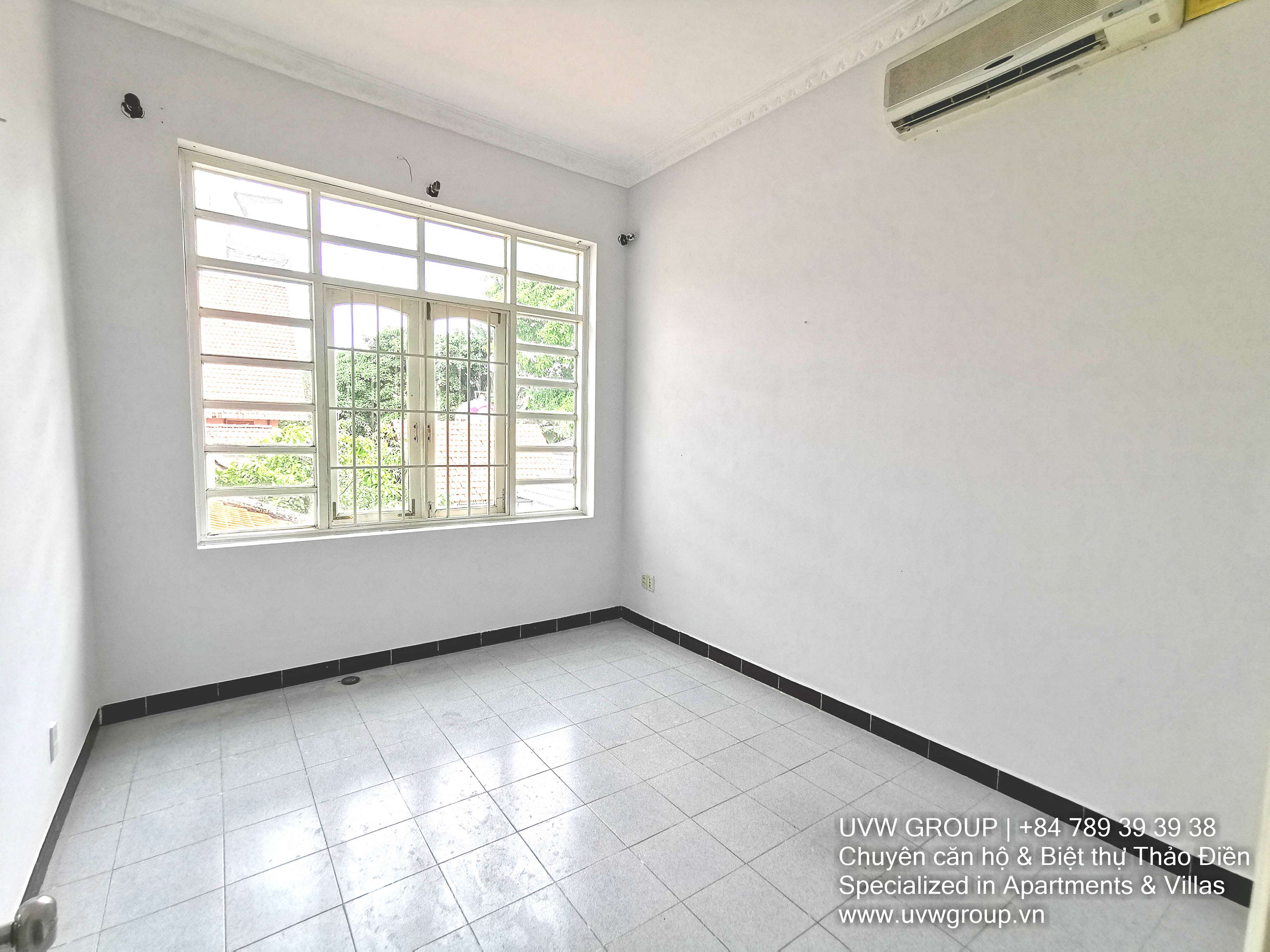 Unfurnished 4-bedroom villa for rent in Thao Dien with 450m² area