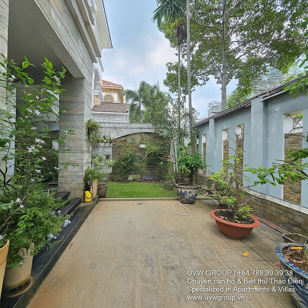 Compound villa for rent in Thao Dien, Nguyen Van Huong Street, 4 bedrooms, large garden, $4,500/month