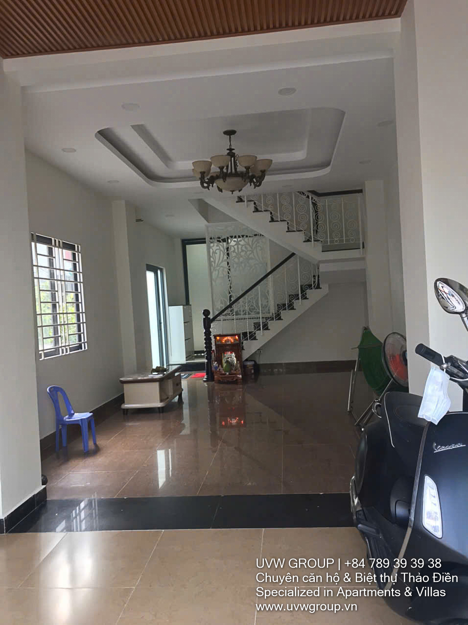 Shop for rent in Thao Dien, prime commercial frontage on busy street