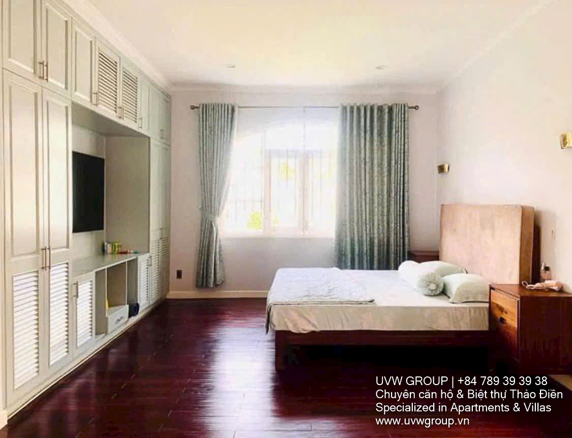 4BR pool villa for rent in Thao Dien, 500m², with garden and basic furnishings