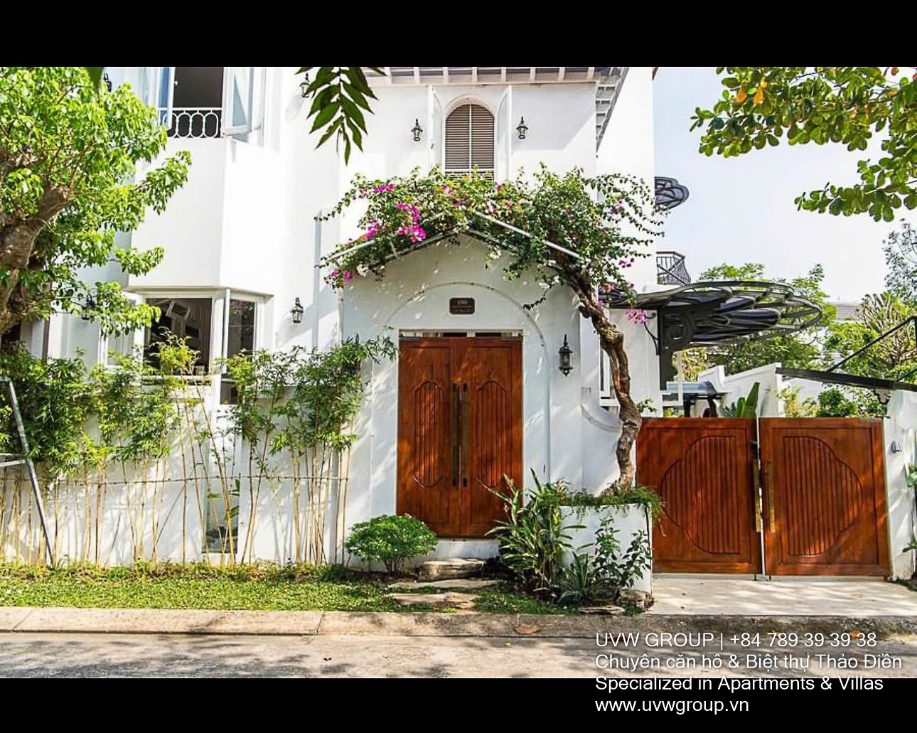 Corner villa for sale in Thao Dien – 307m² land, garden, koi pond, basement, 5BR, 3 floors