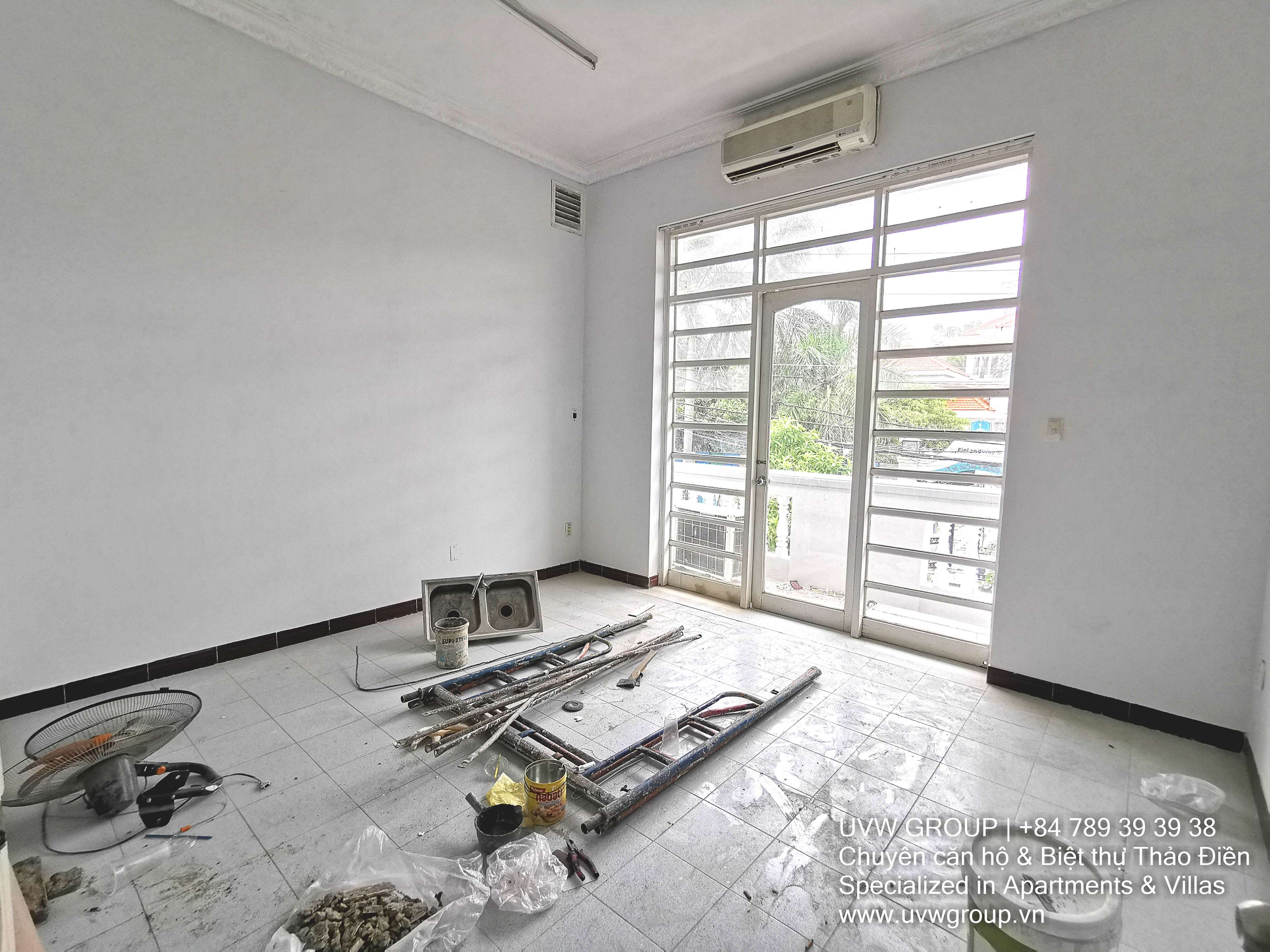 Unfurnished 4-bedroom villa for rent in Thao Dien with 450m² area