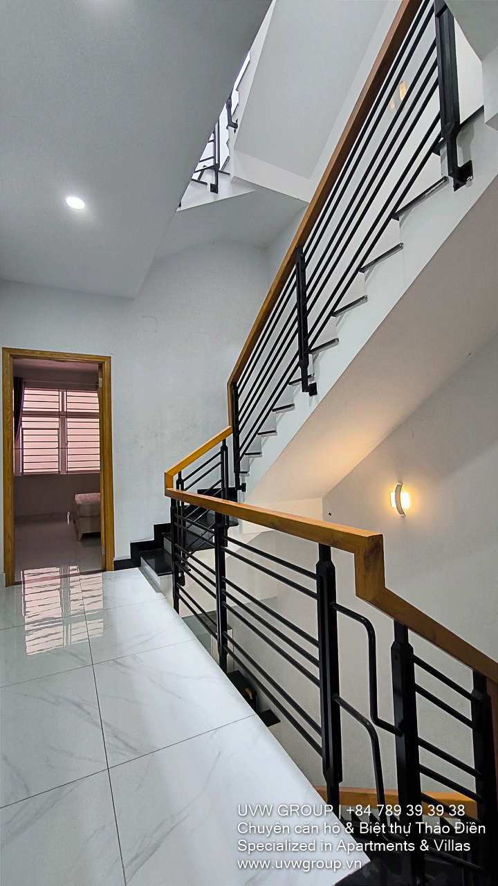 4BR, 4BA house for rent near Thai Ly Street, Thao Dien. 5x20m, 3 levels + attic, Northeast-facing. Rent: 45 million/month.