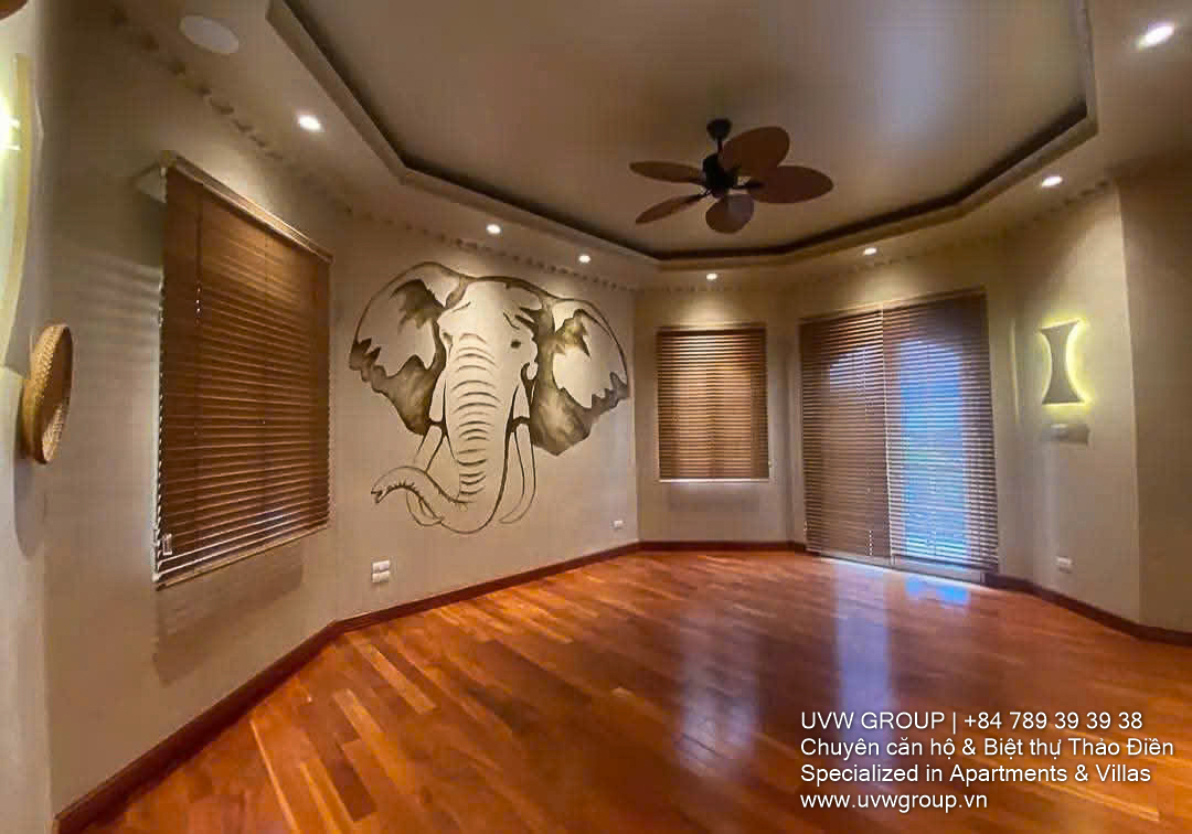 Luxury 3-storey villa for rent on Nguyen Van Huong street, ideal for spa, office, or homestay