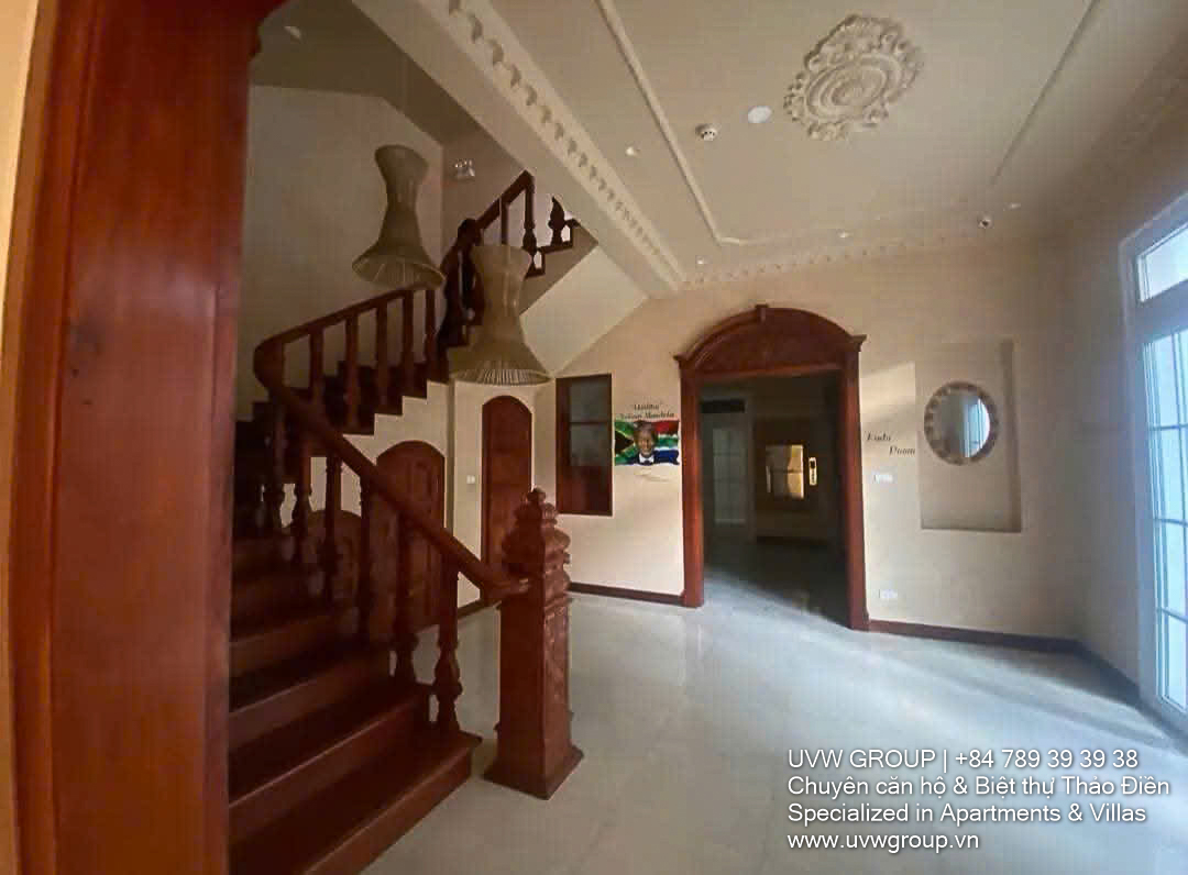 Luxury 3-storey villa for rent on Nguyen Van Huong street, ideal for spa, office, or homestay