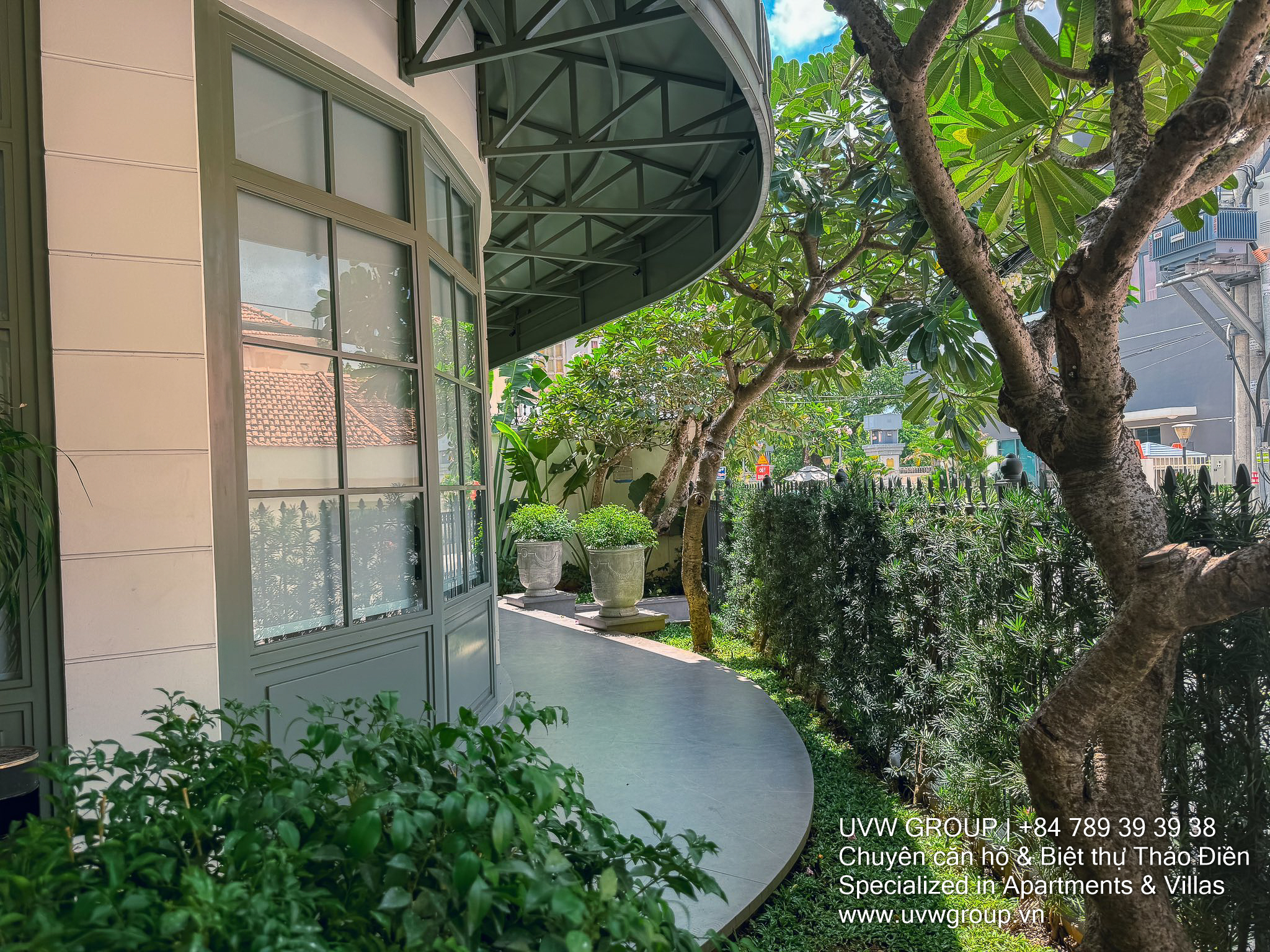 Elegant white villa for rent on Le Van Mien, Thao Dien – 310m², 3 floors, elevator, premium facade
