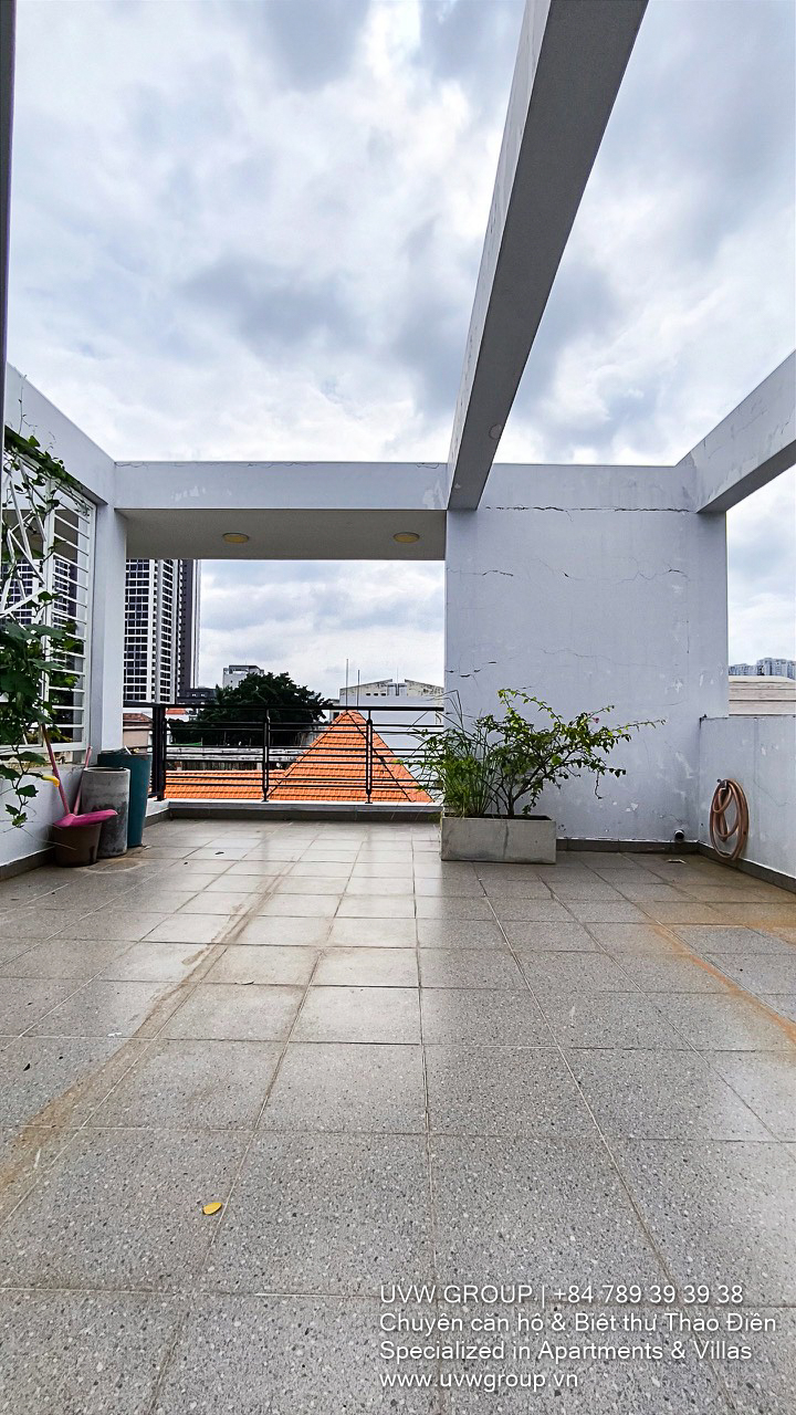 4BR, 4BA house for rent near Thai Ly Street, Thao Dien. 5x20m, 3 levels + attic, Northeast-facing. Rent: 45 million/month.