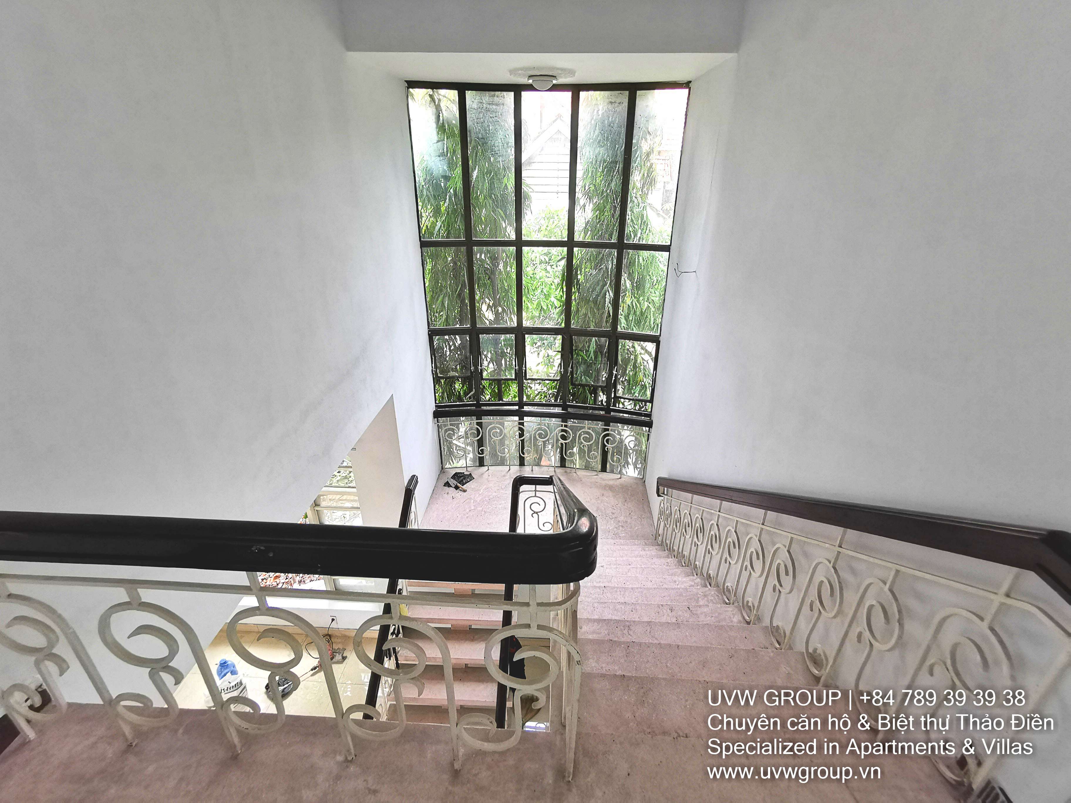Unfurnished 4-bedroom villa for rent in Thao Dien with 450m² area